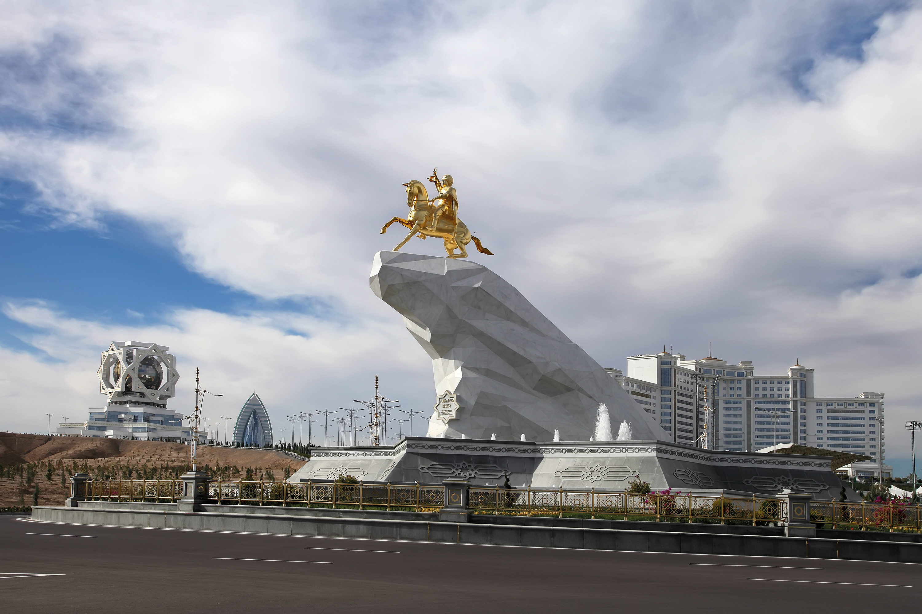 Statue of the President Gurbanguly Berdimuhamed, Ashgabat Wallpaper, 3000x2000 HD Desktop