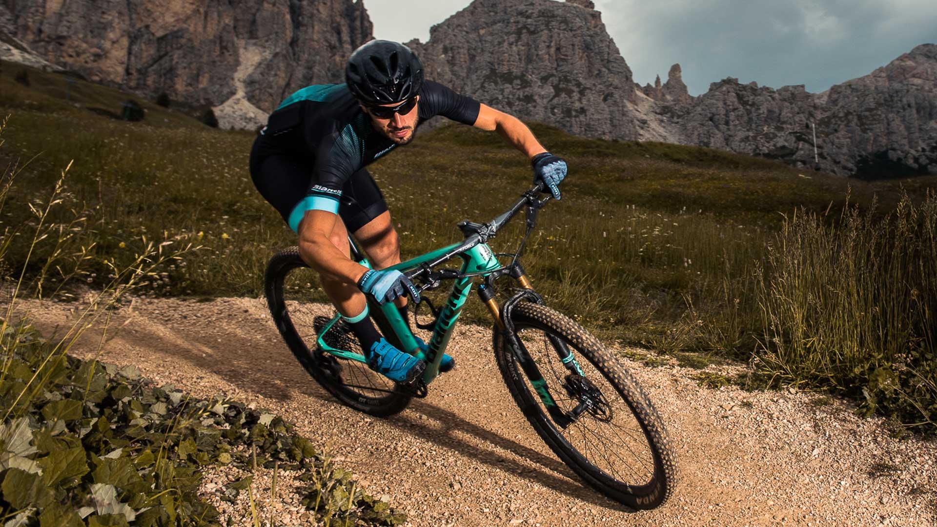 Bianchi bikes sale, Online Bianchi deals, Half-priced Bianchi bicycles, Limited time offer, 1920x1080 Full HD Desktop