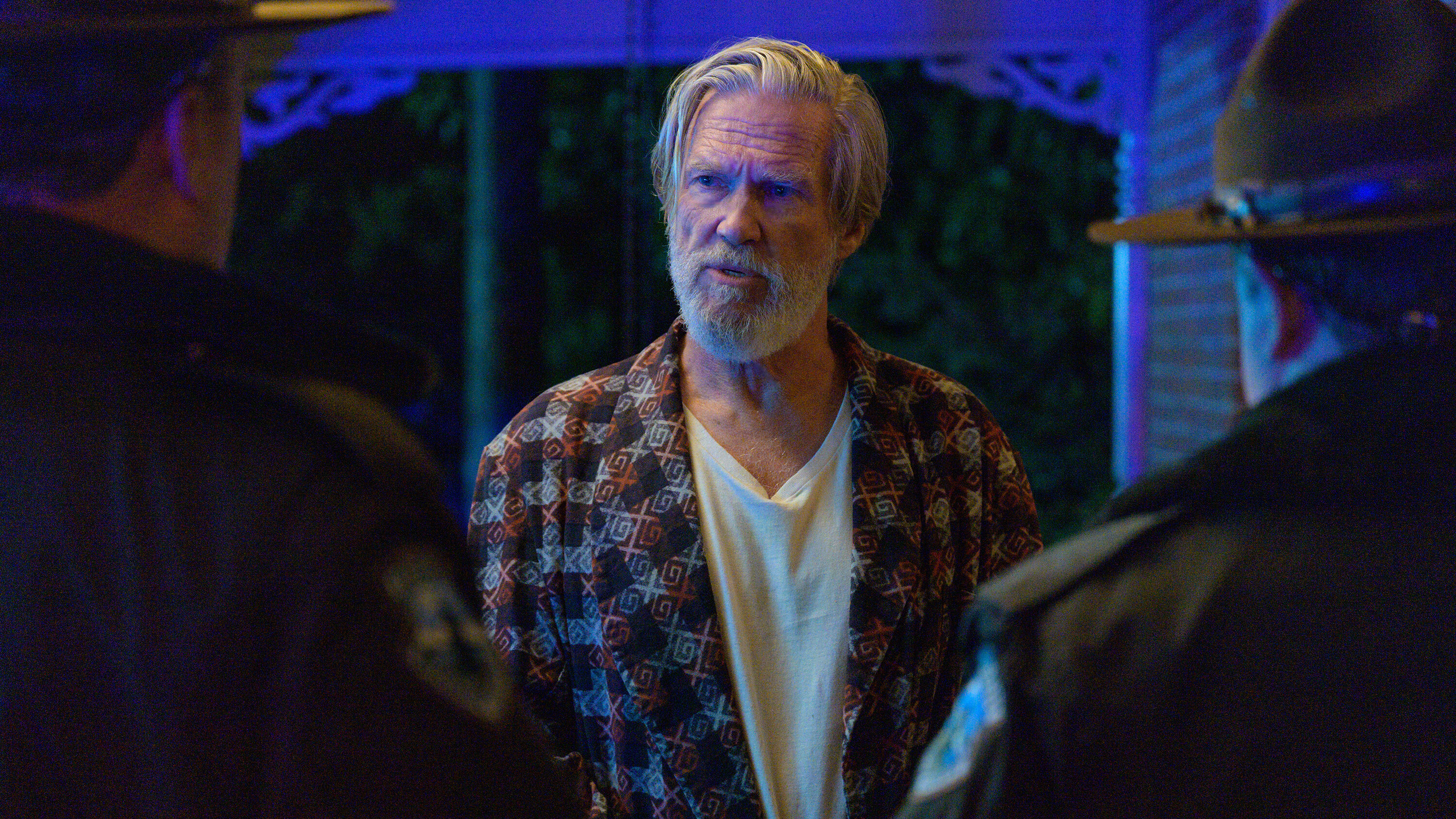 The Old Man, Jeff Bridges, TV review, On the run, 3000x1690 HD Desktop