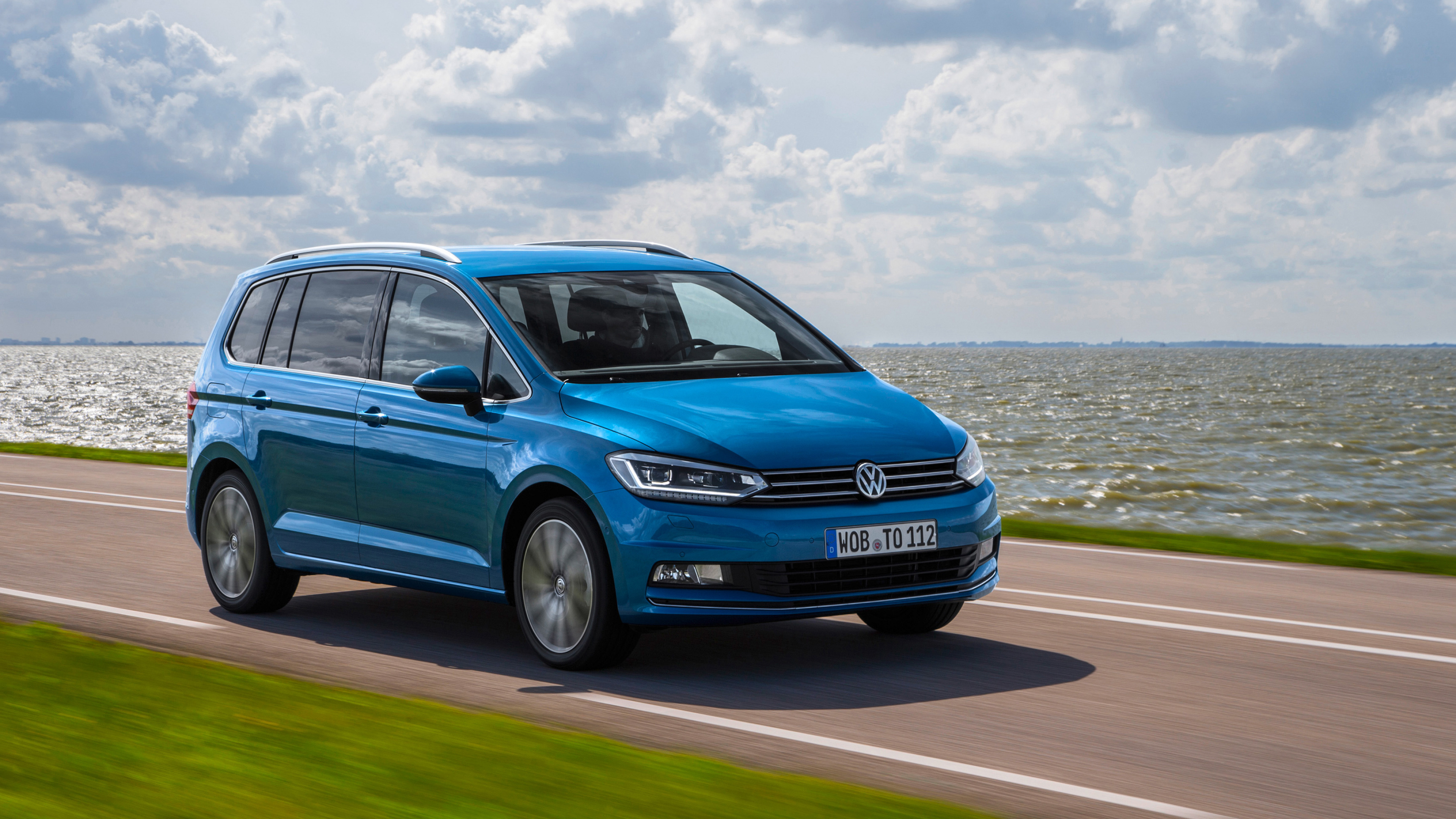 Volkswagen Touran, Spacious MPV, Luxury features, Comfortable seating, 3840x2160 4K Desktop