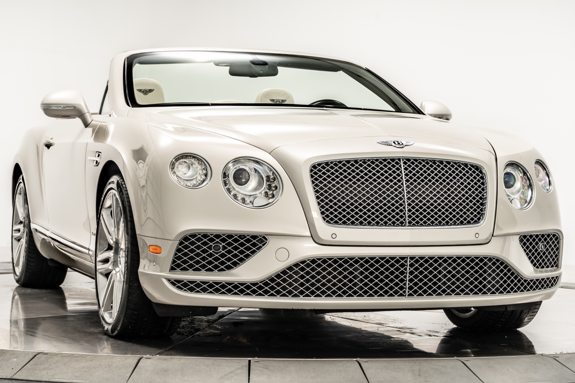 Bentley Continental GTC, Luxury convertible, Exquisite details, Iconic brand, 1920x1280 HD Desktop