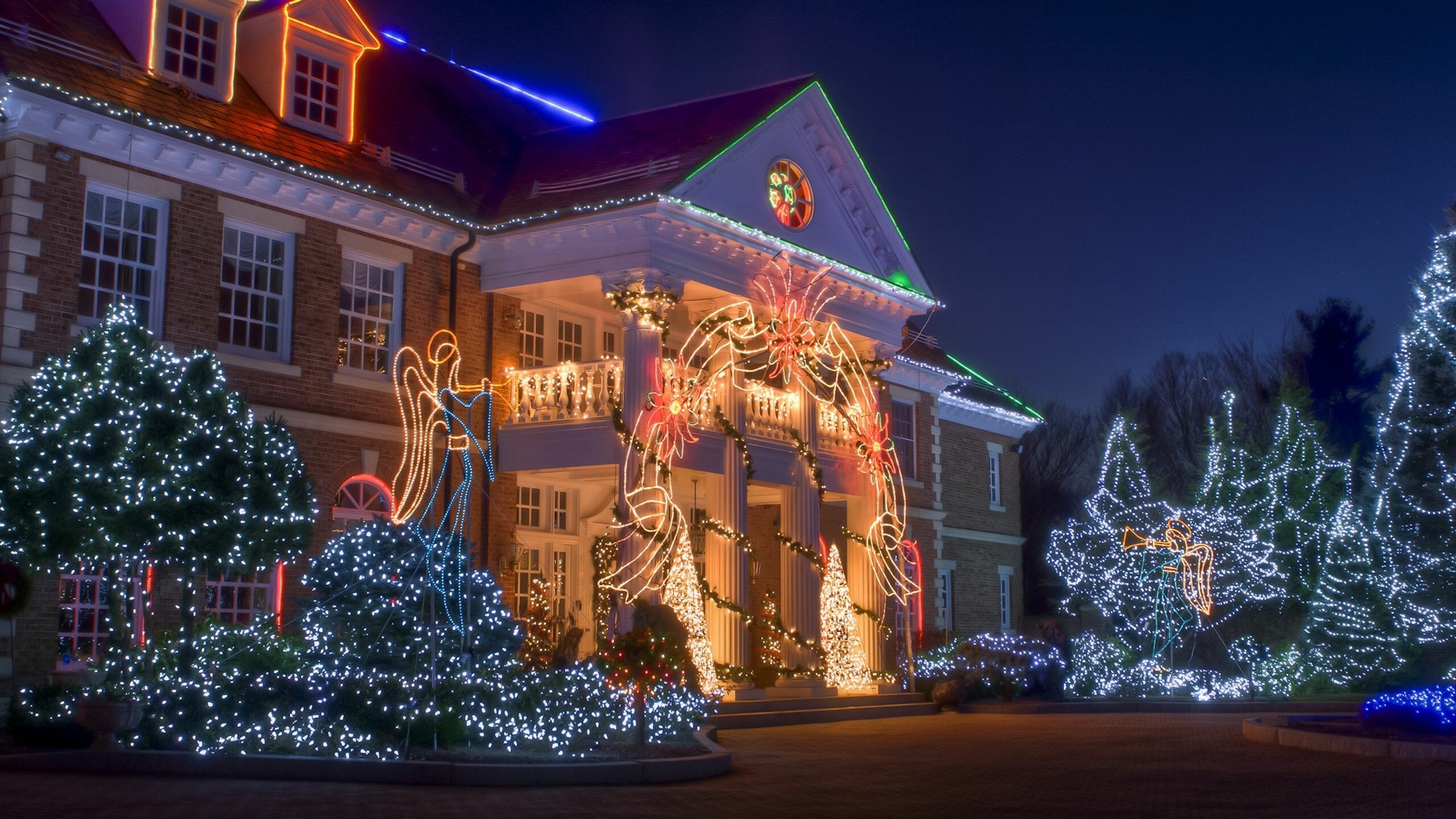 House decorations, Christmas Village Wallpaper, 2560x1450 HD Desktop