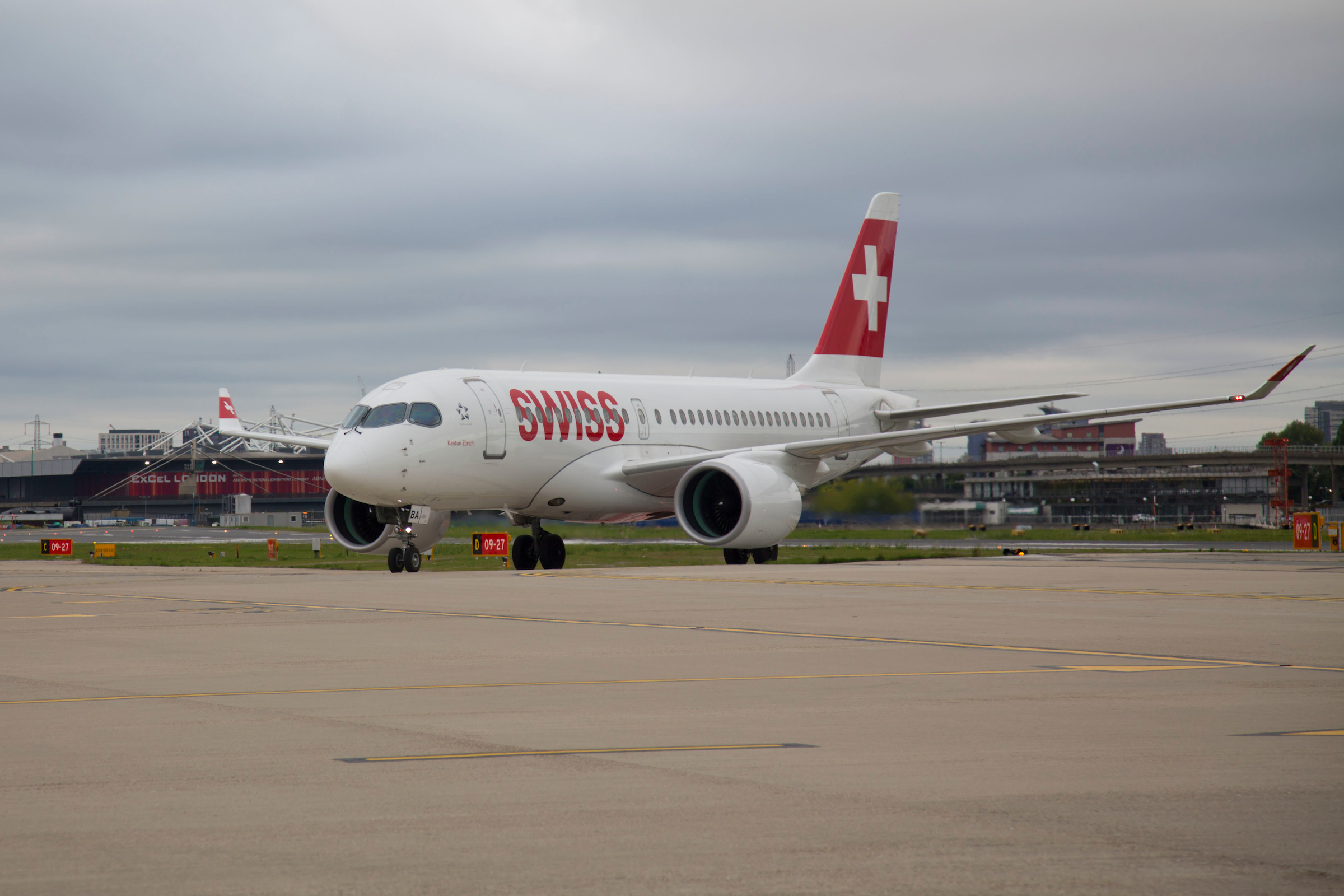 Bombardier CS100, Travels, World's first, London City Airport, 2400x1600 HD Desktop