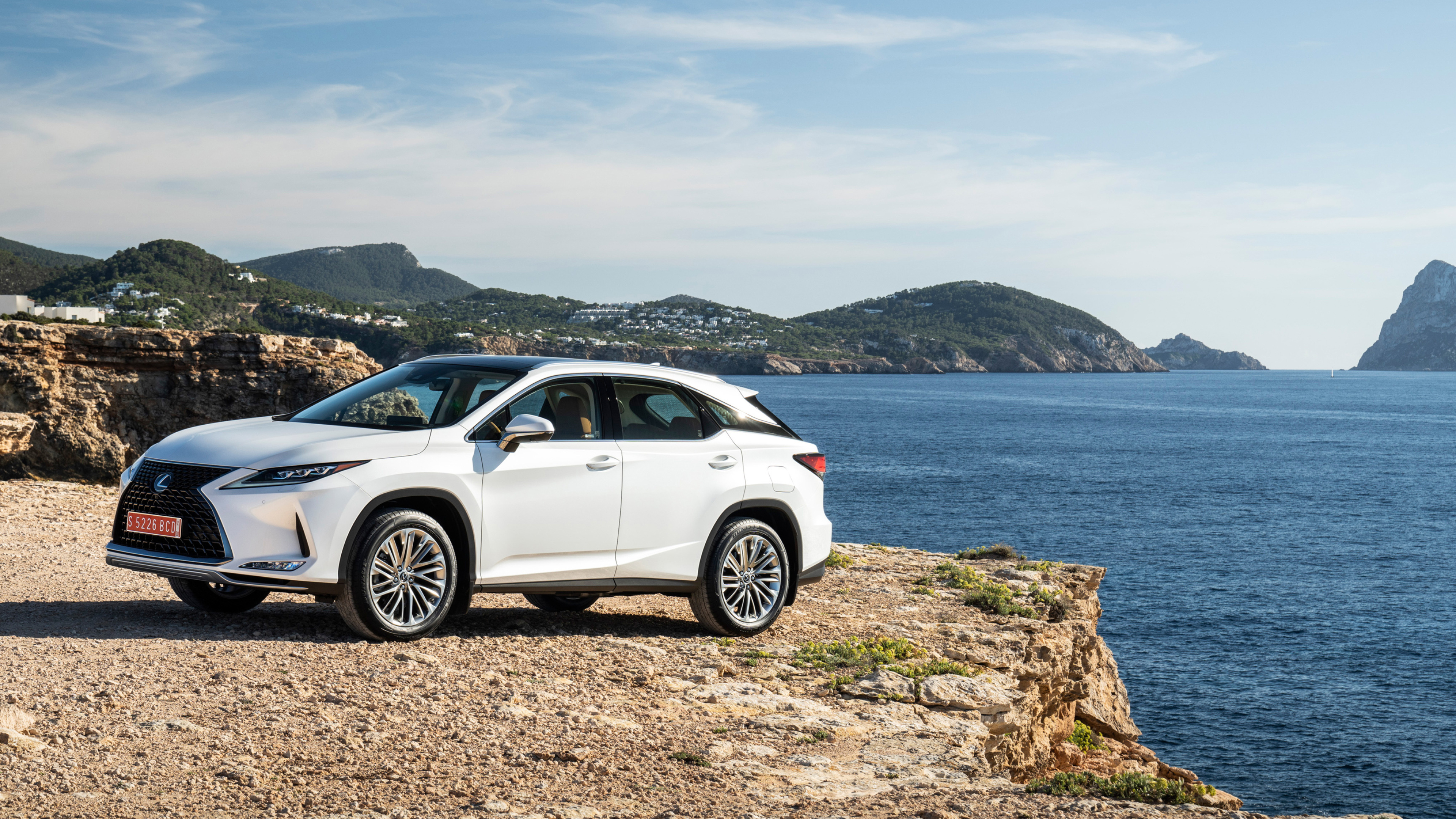 Lexus RX, Striking white, 2019 model, High-end luxury, 3840x2160 4K Desktop