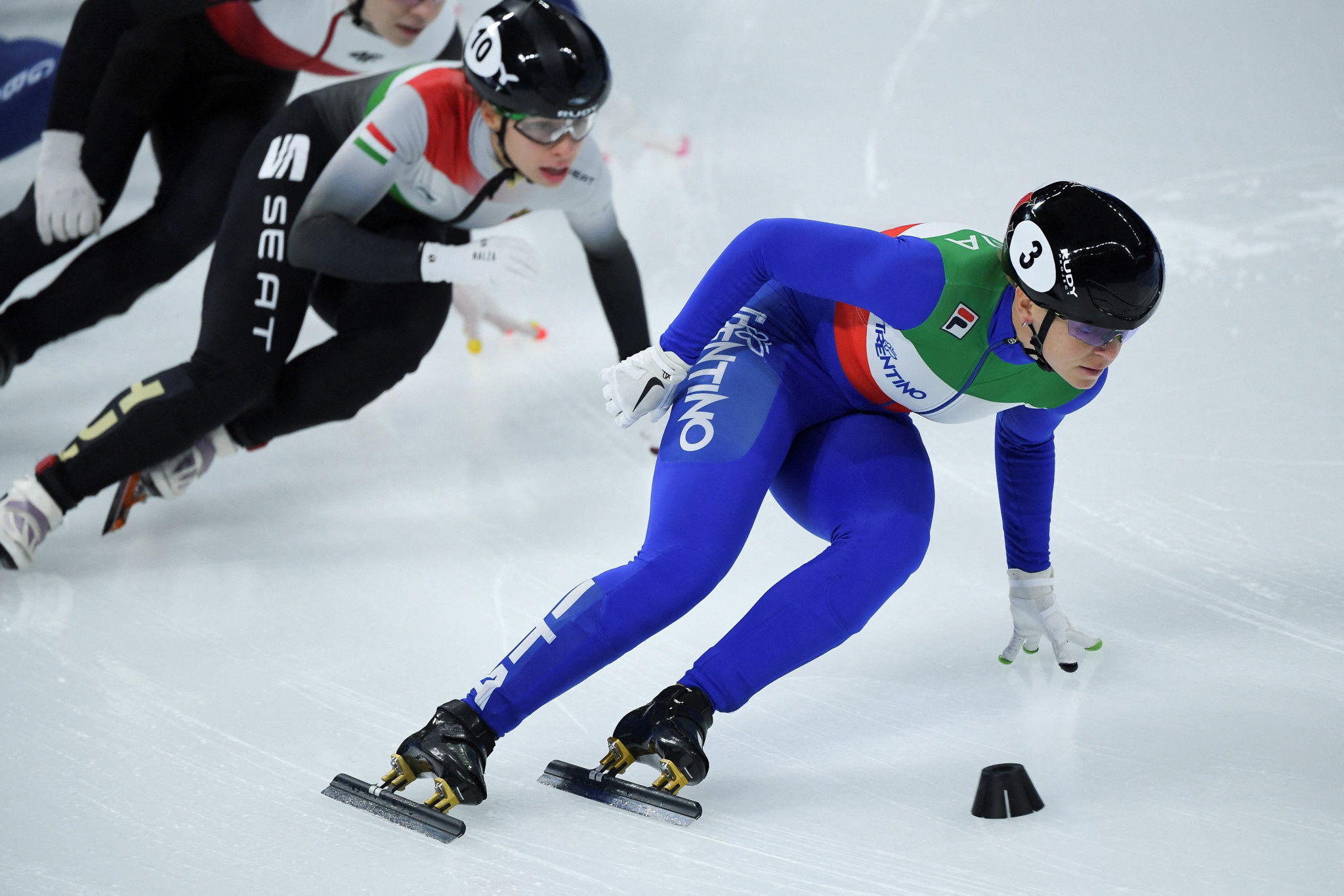 Arianna Fontana, Double Italian victory, Short track World Cup, 2050x1370 HD Desktop