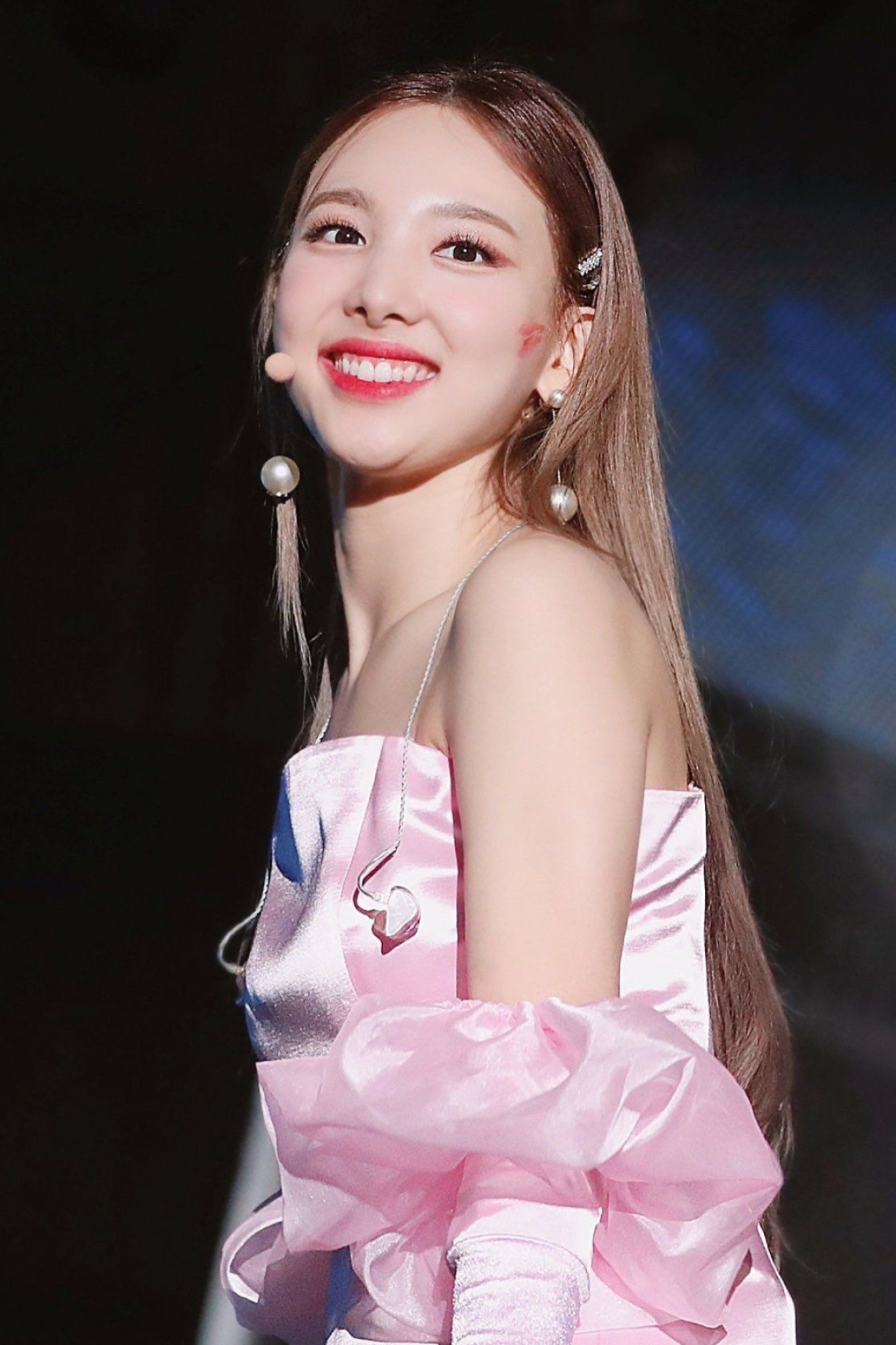 Nayeon, Fan favorite, Twitter pics, Twice's visual, 1370x2050 HD Phone