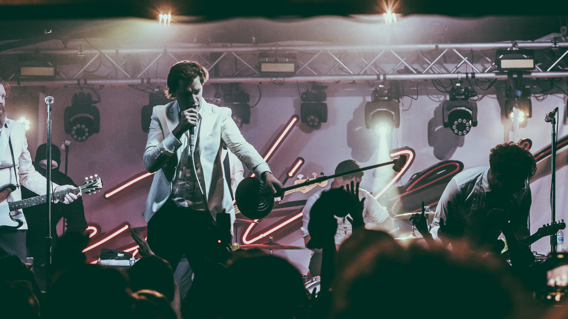 The Hives, Flood Live, Levitation 2021, High-energy show, 1920x1080 Full HD Desktop