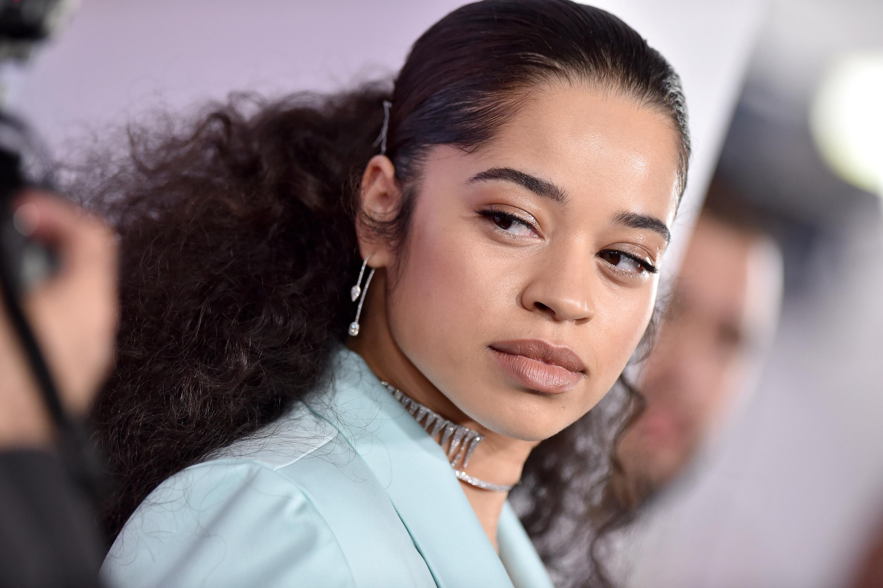 Ella Mai, Captivating pics, Stunning charisma, Melodic voice, 3000x2000 HD Desktop