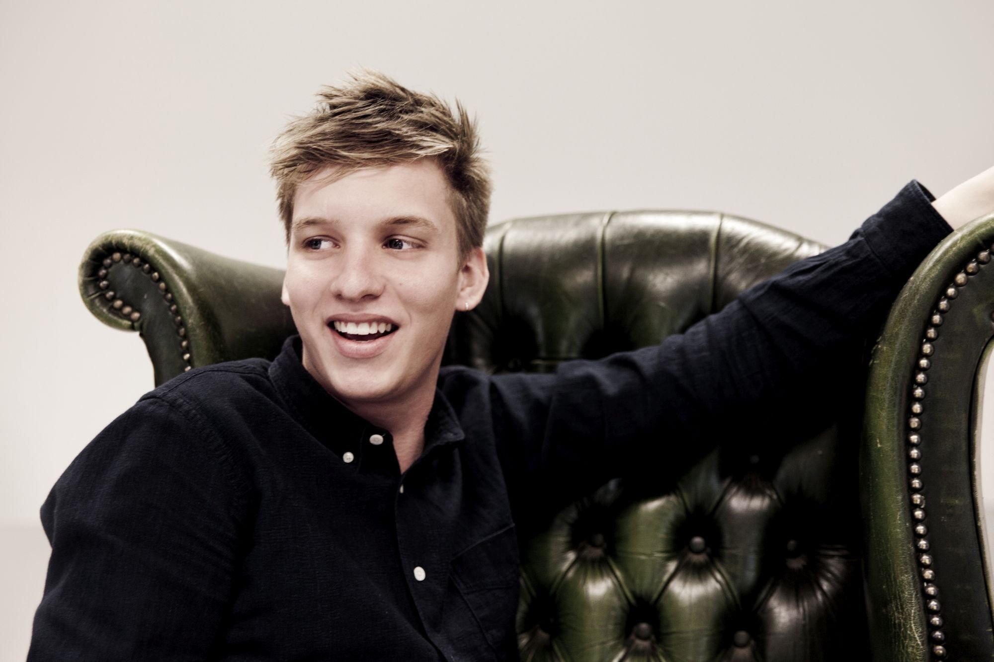 GEORGE EZRA singer folk blues rock 1ezra wallpaper | | 664170 2000x1340