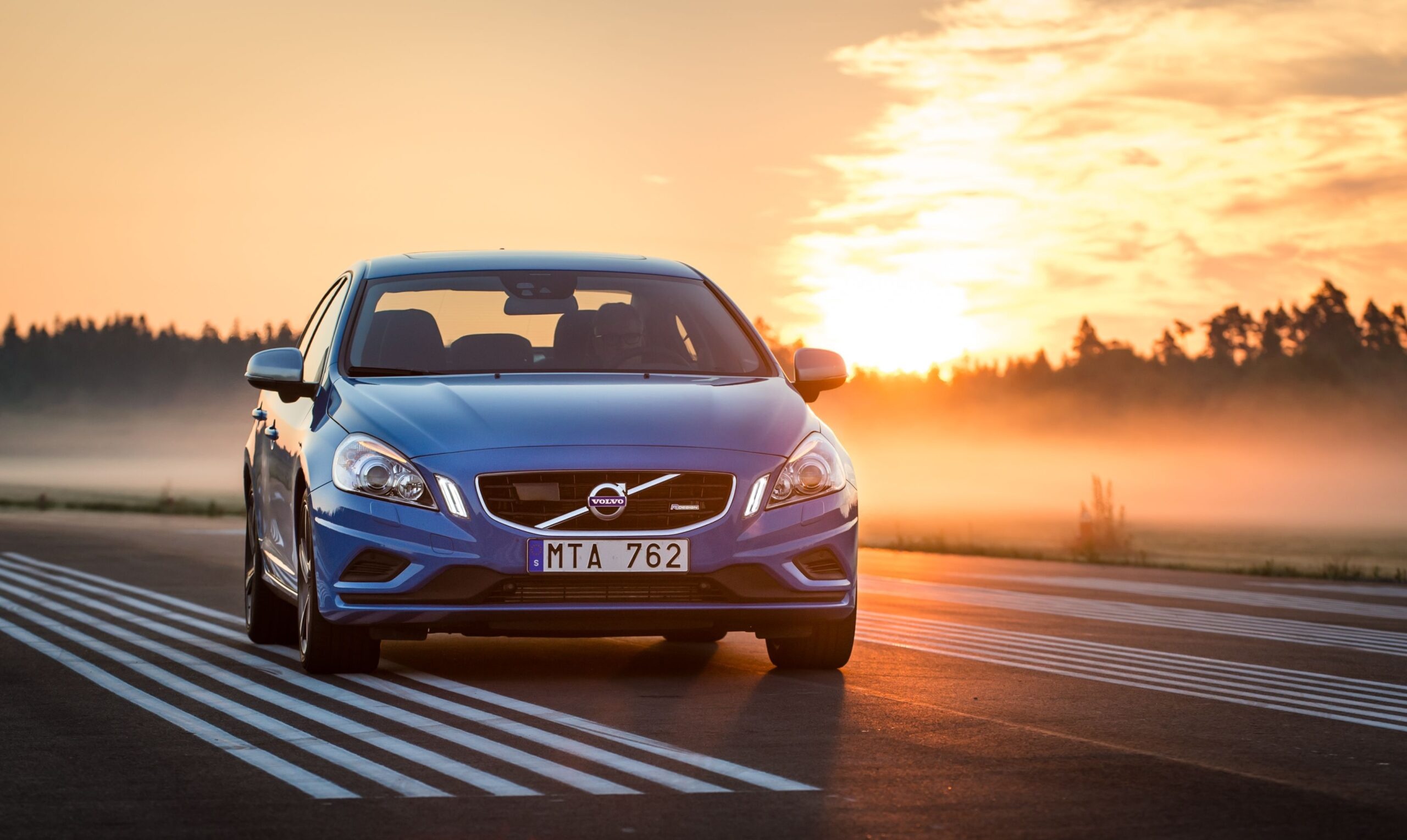 Volvo S60, Scandinavian elegance, Cutting-edge technology, Dynamic driving experience, 2560x1530 HD Desktop