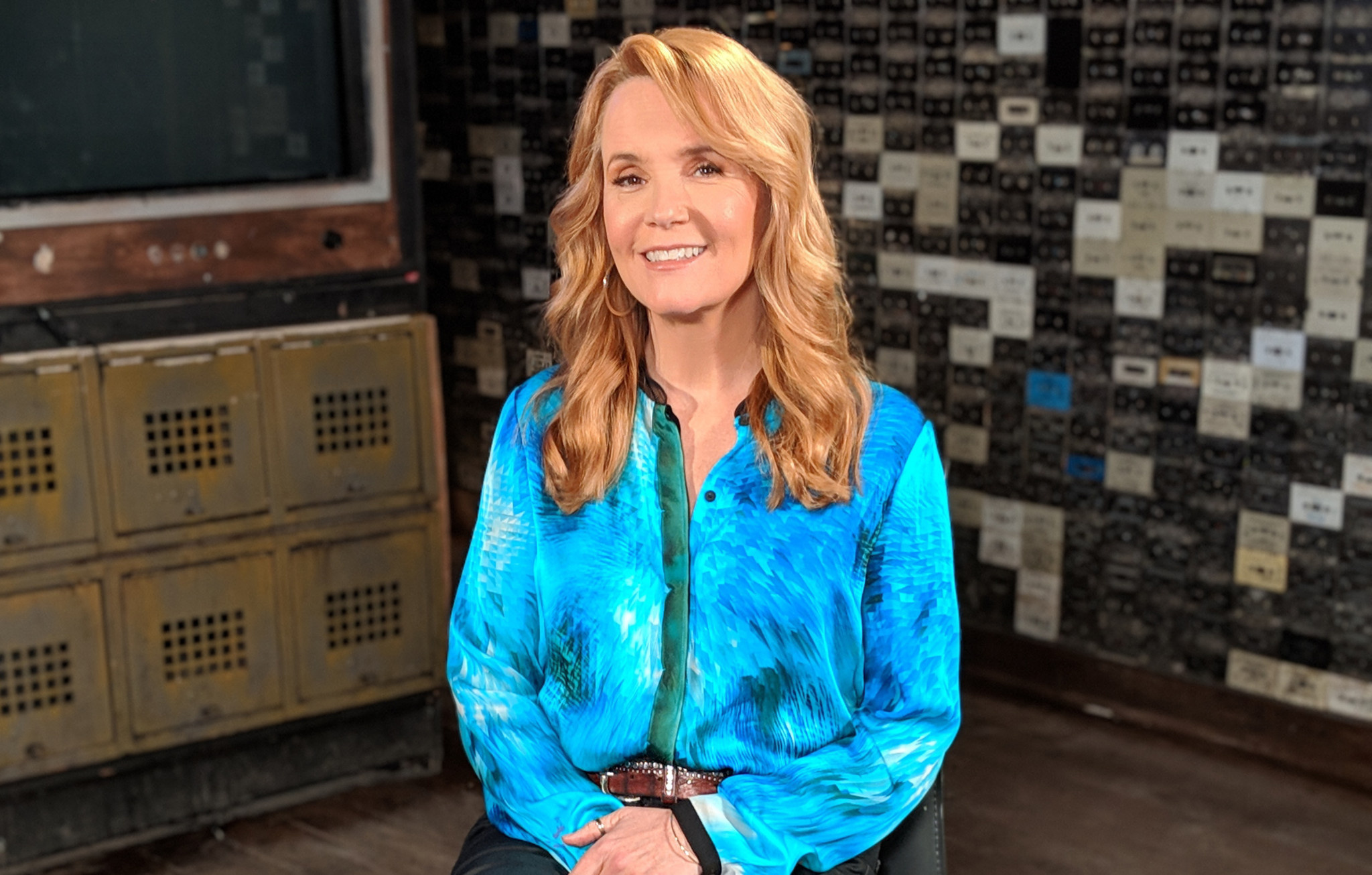 Iconic 80s host, Breakout roles, Lea Thompson, Reminisces, 2050x1310 HD Desktop