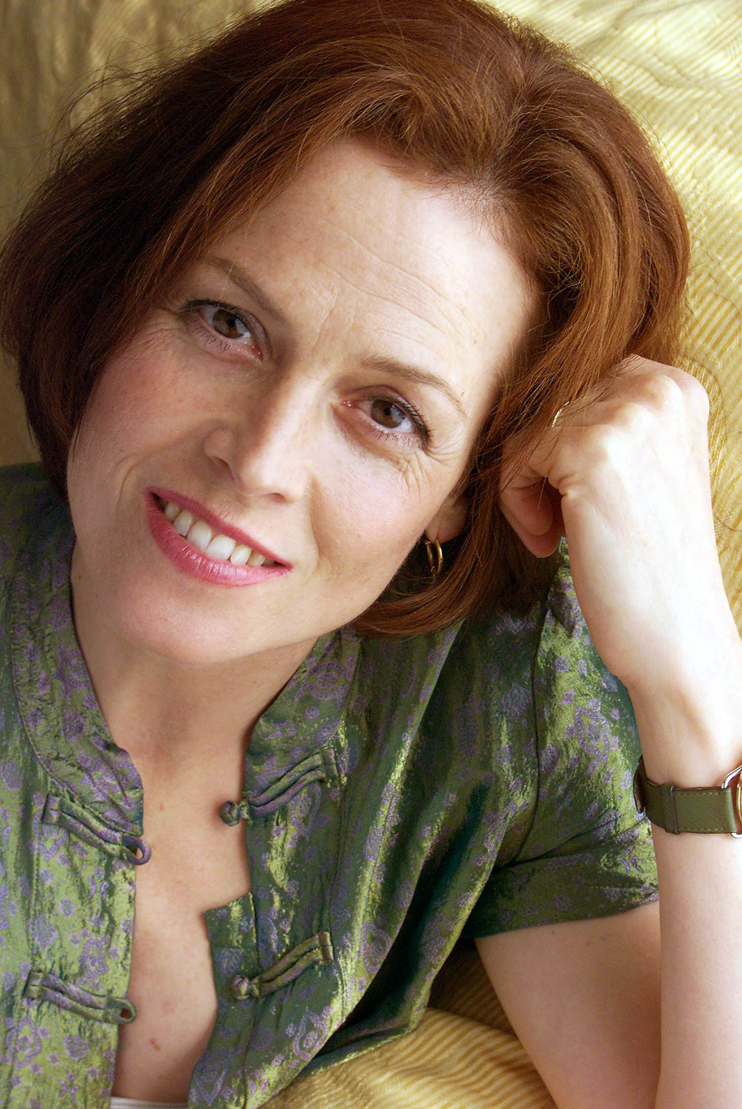 Sigourney Weaver, Fanpop favorite, Photogenic celebrity, Alluring picture, 1500x2250 HD Phone