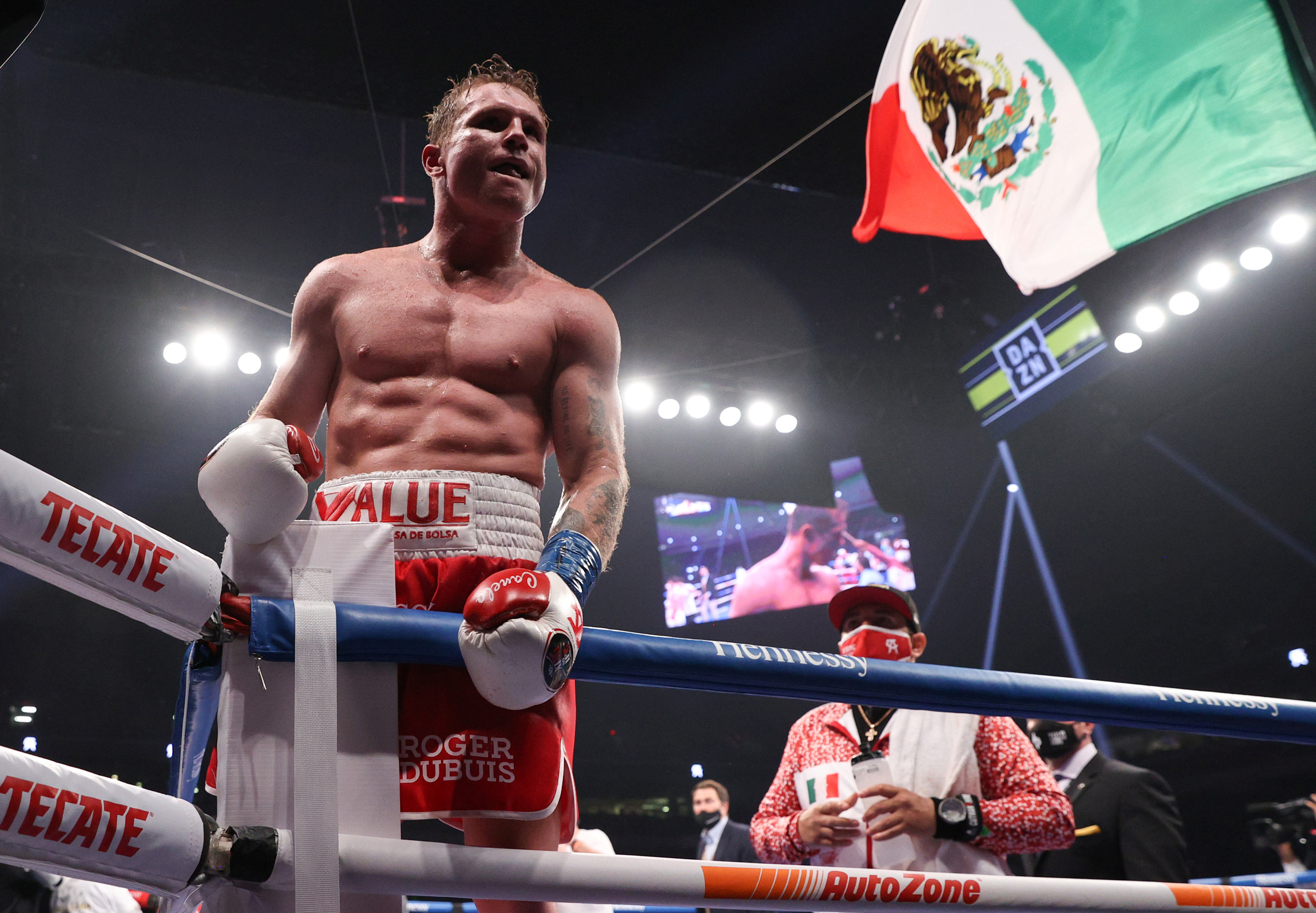 Canelo Alvarez, Heavyweight challenge, Canelo's next opponents, Boxing predictions, 2840x1970 HD Desktop