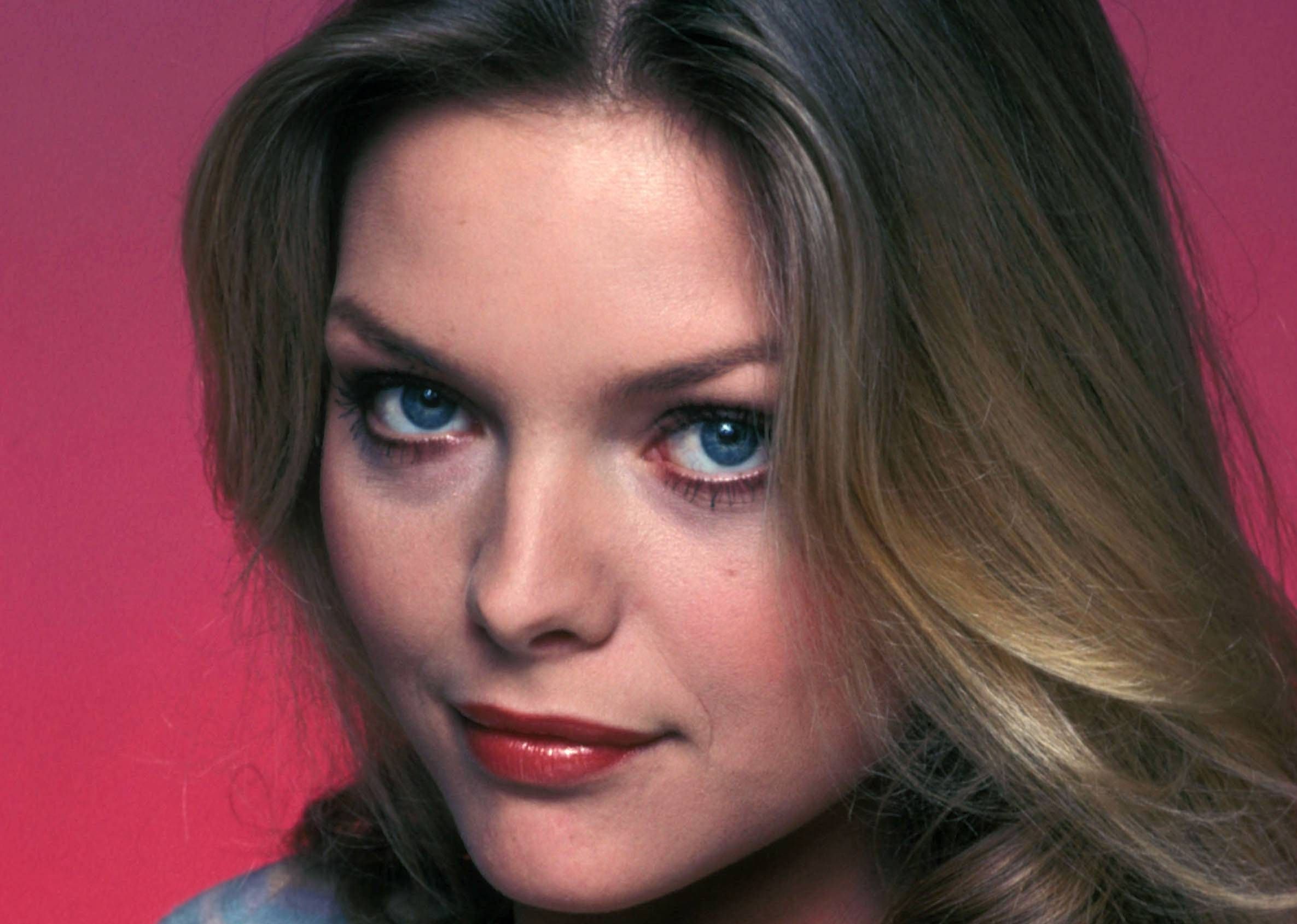 Michelle Pfeiffer, Desktop backgrounds, Elegant beauty, Movie star, 2380x1690 HD Desktop