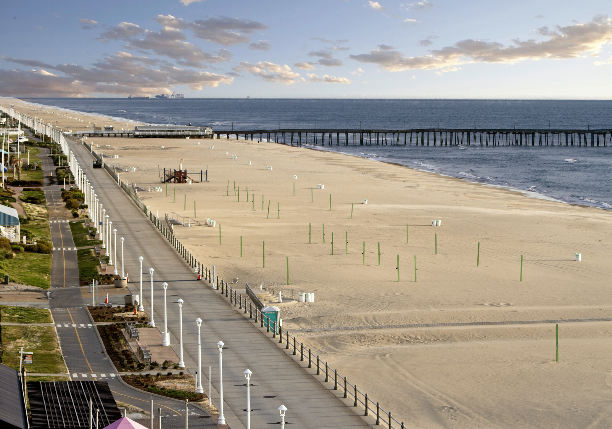 Virginia Beach, Boardwalk adventure, Ocean views, Leisurely stroll, 2070x1450 HD Desktop