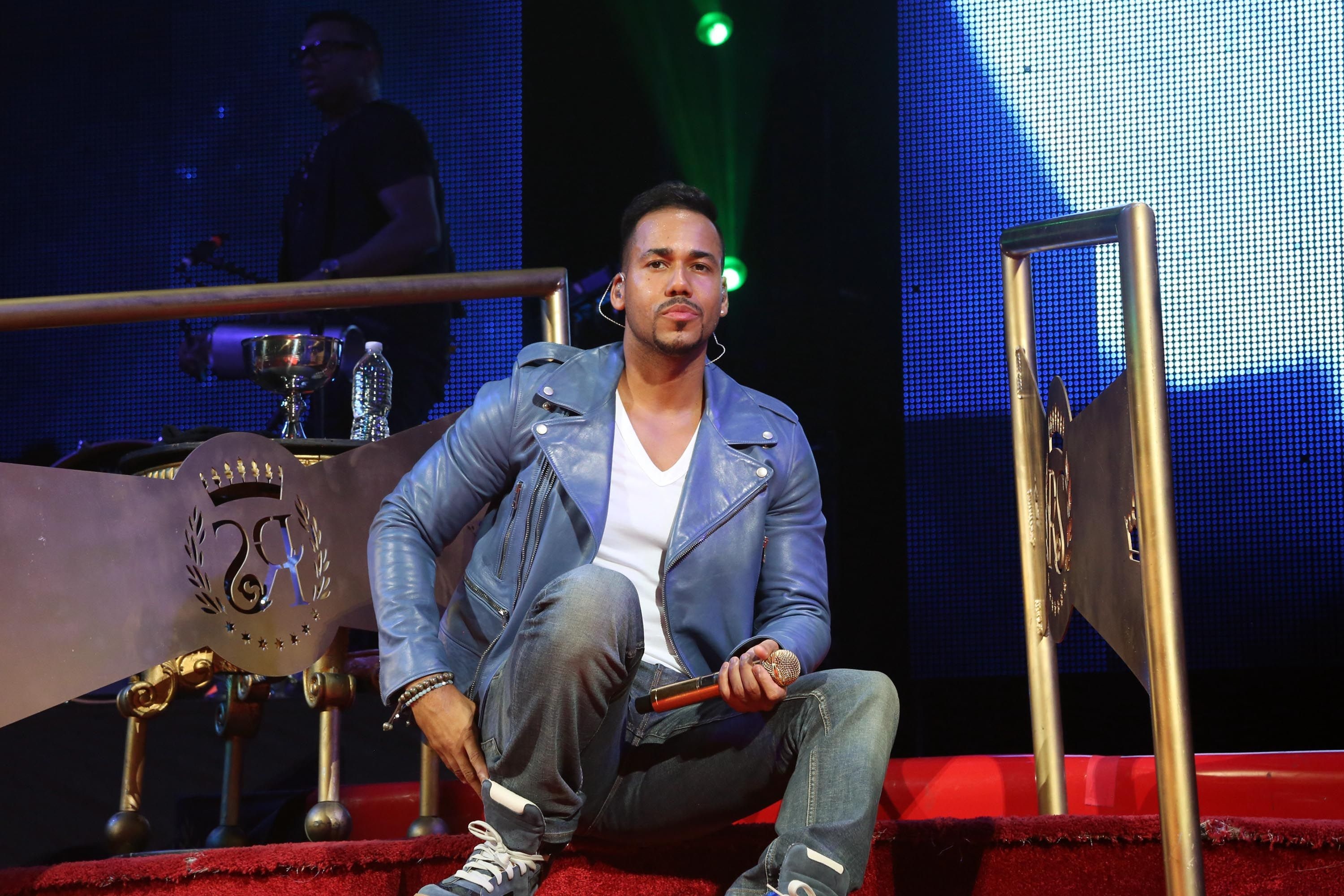 Romeo Santos, Wax statue, Madam Tussauds NY, Celeb ideas, 3000x2000 HD Desktop