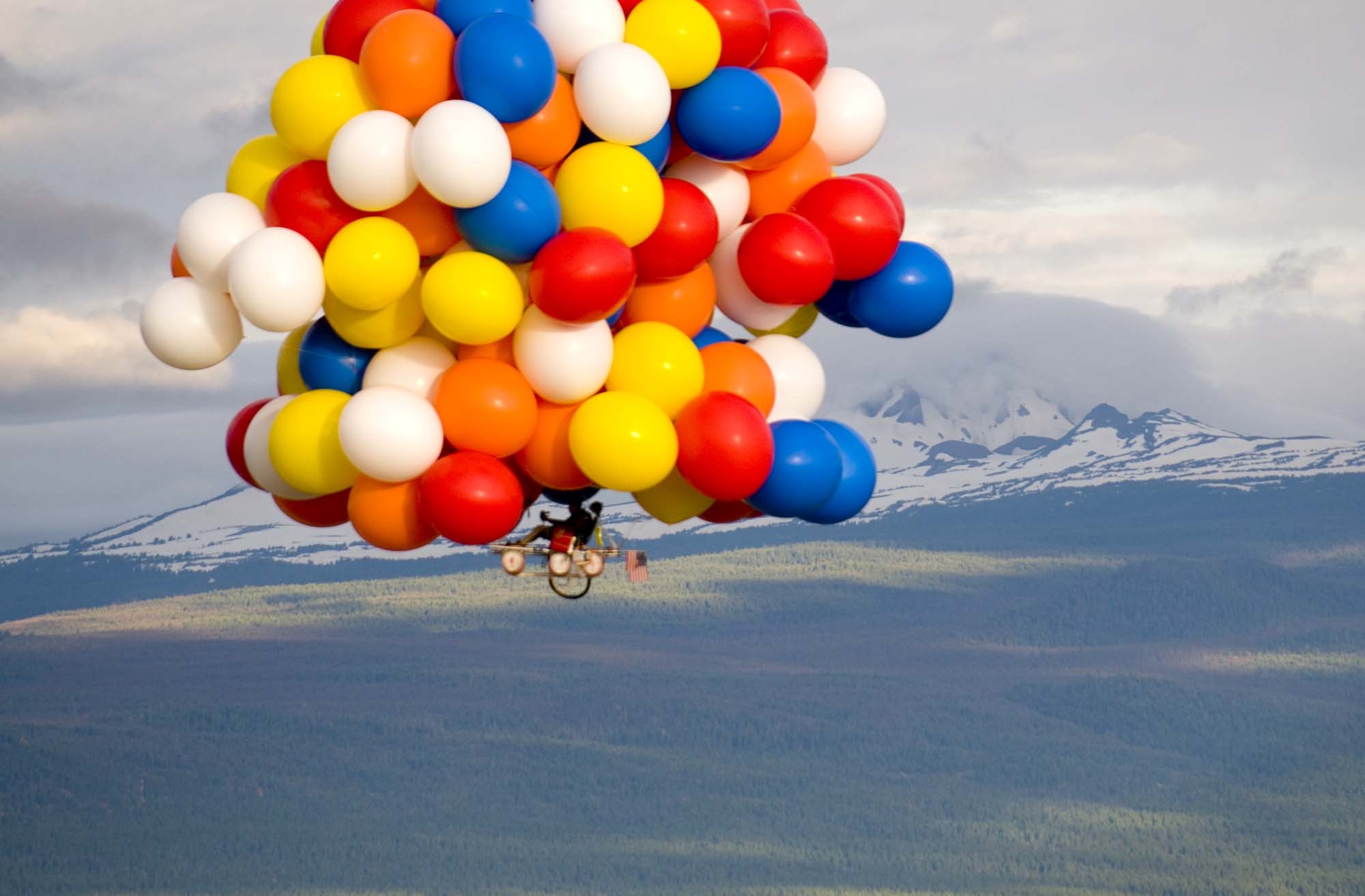 Cluster Ballooning, 2009 flight, Couch balloons, Sports, 2000x1320 HD Desktop