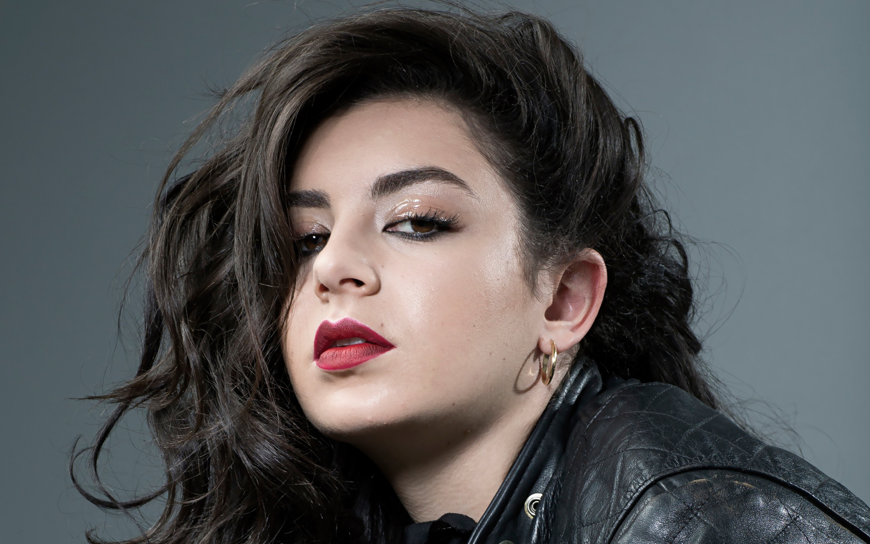 Charli XCX wallpaper, Celebrity wallpapers, Singer, Captivating visuals, 2880x1800 HD Desktop