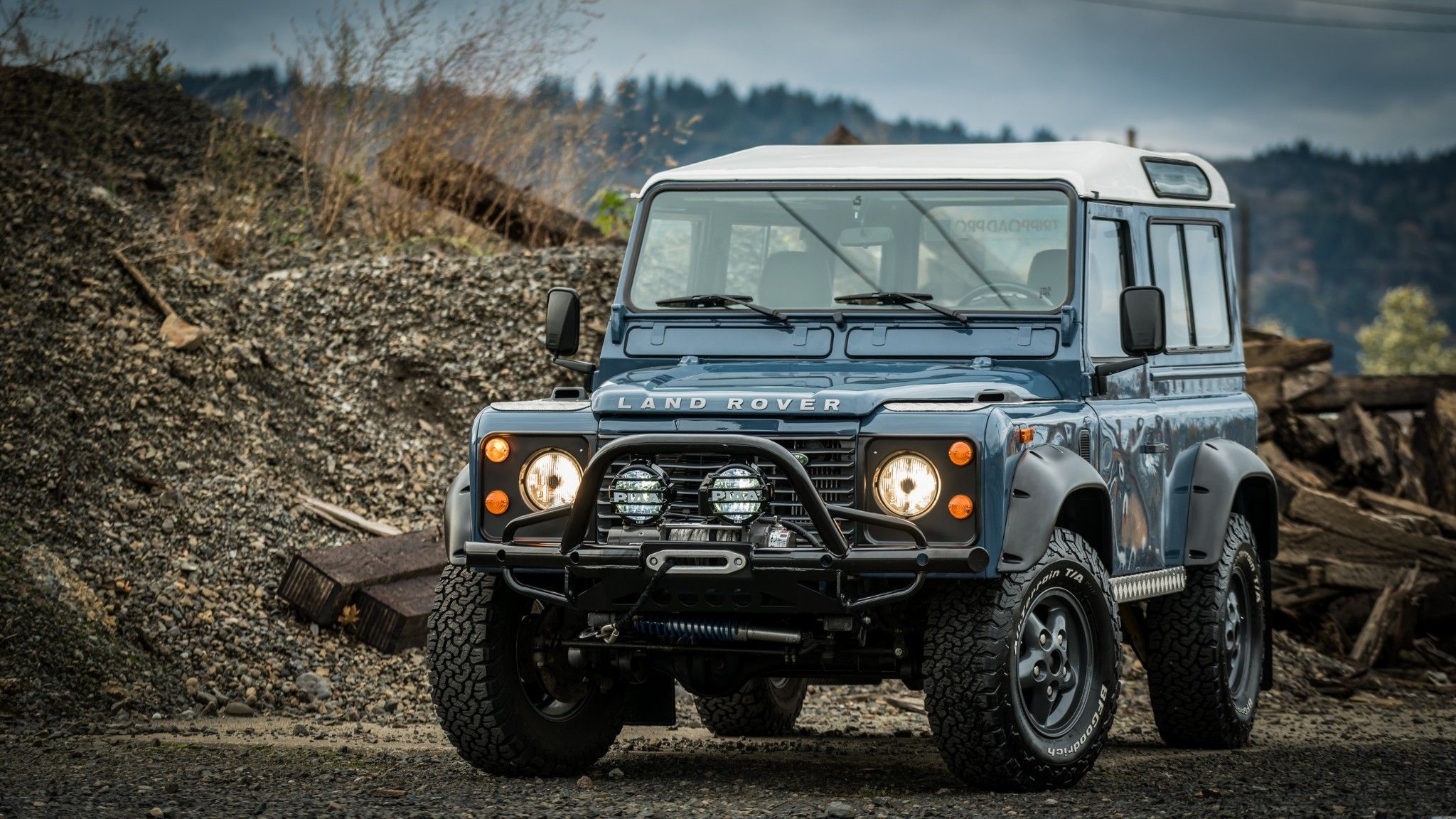 Old Land Rover, Land Rover Defender Wallpaper, 2050x1160 HD Desktop