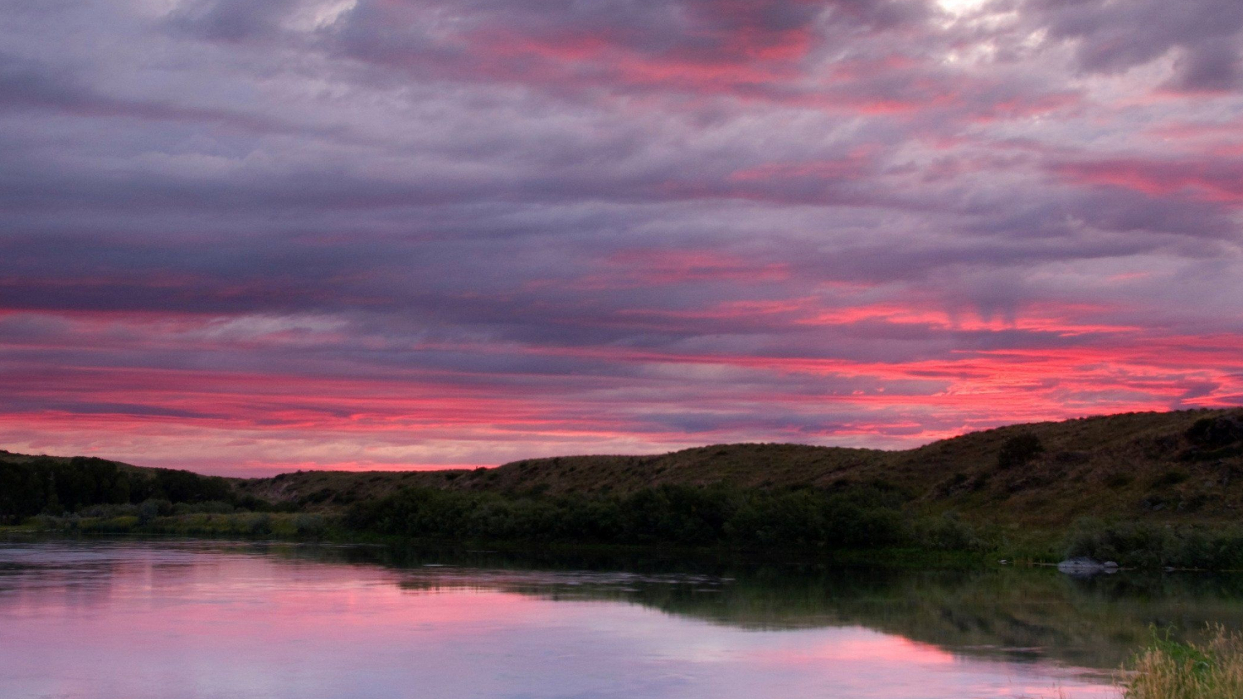 Missouri River, Majestic beauty, River's edge, Nature's serenity, 2560x1440 HD Desktop