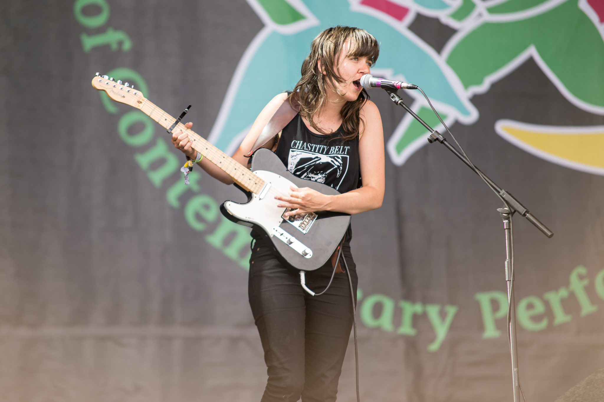 Courtney Barnett, Glastonbury 2015, Pyramid stage, 2050x1370 HD Desktop