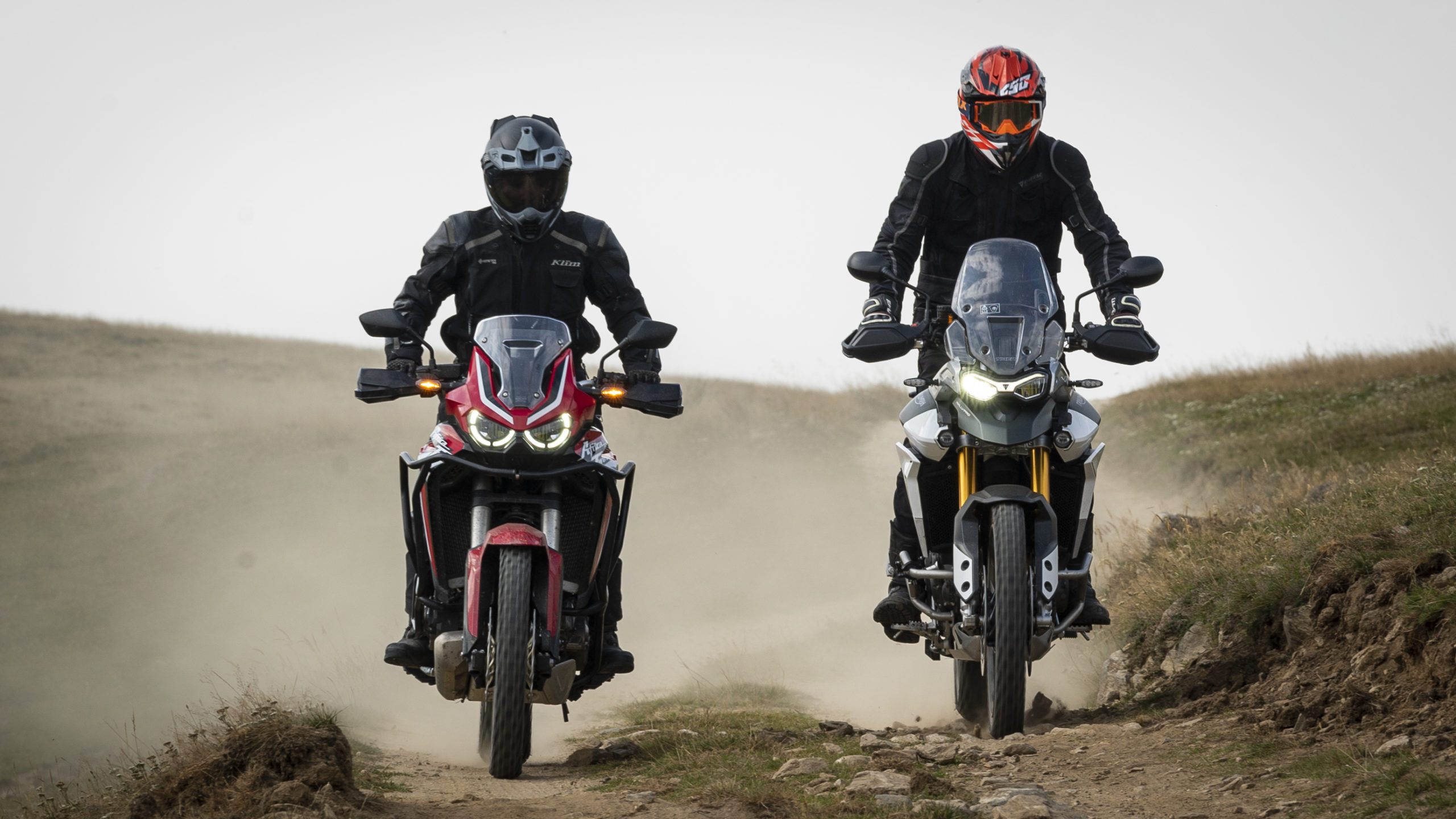 Triumph Tiger 900, Honda Africa Twin, Drivemag riders, 2560x1440 HD Desktop