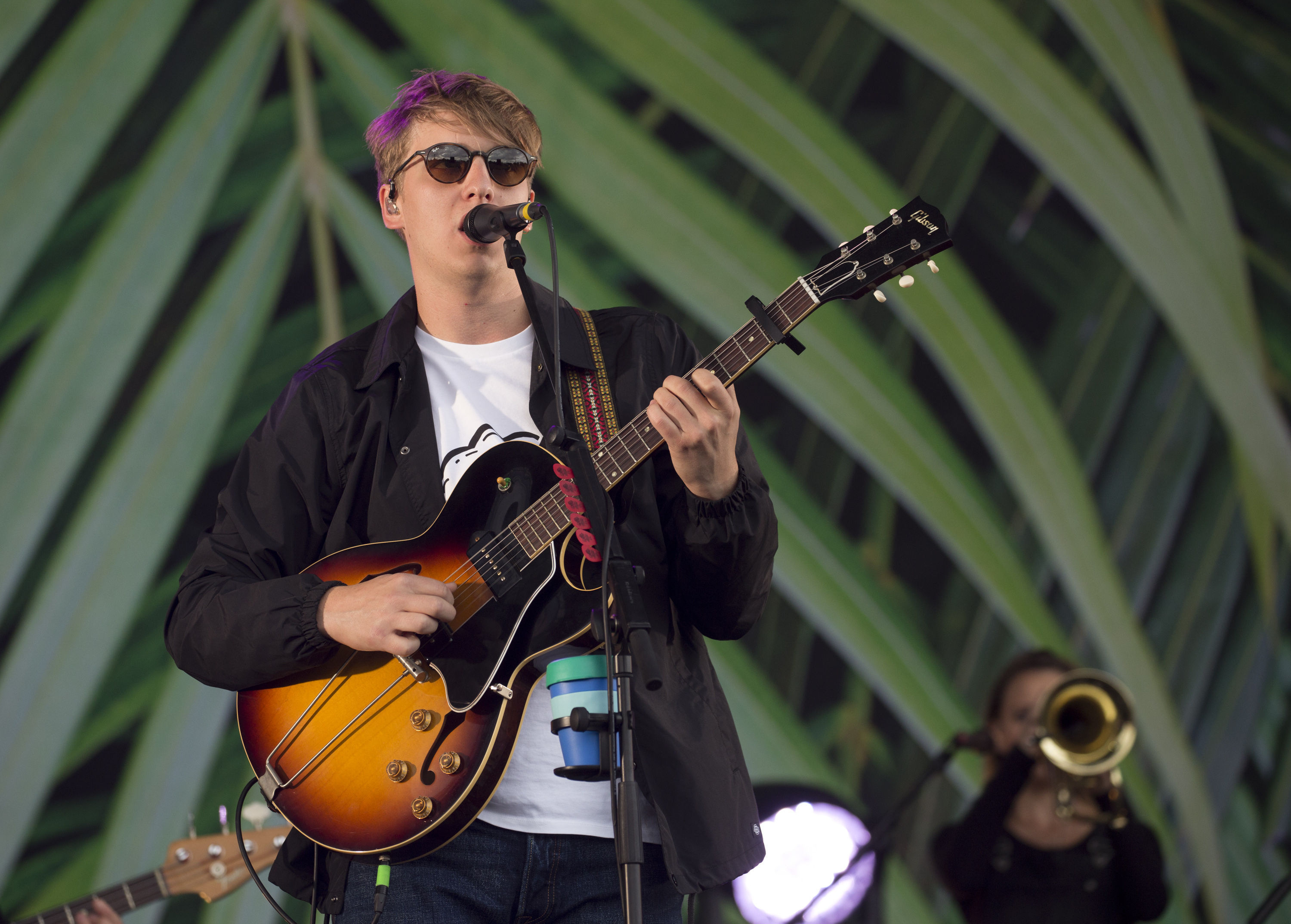 George Ezra dedicates Barcelona to terror attack victims during V Festival | Metro News 3000x2150