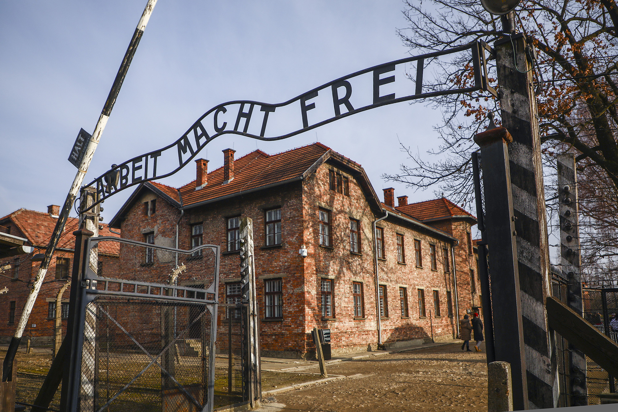 Auschwitz death camp, Human remains, 2000x1340 HD Desktop