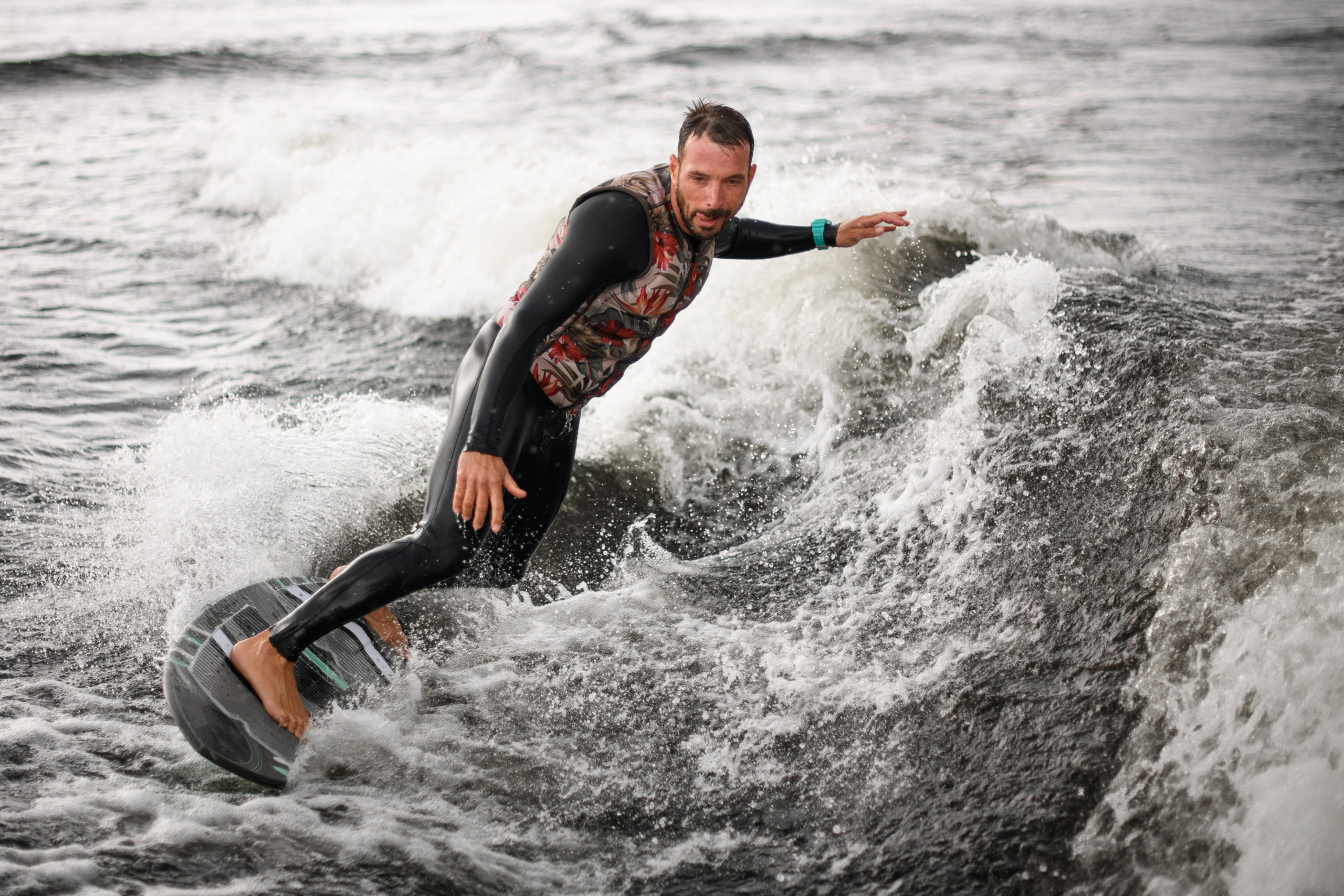 Bottom turn technique, Wakesurfing maneuver, Mastering bottom turns, Sports, 2560x1710 HD Desktop