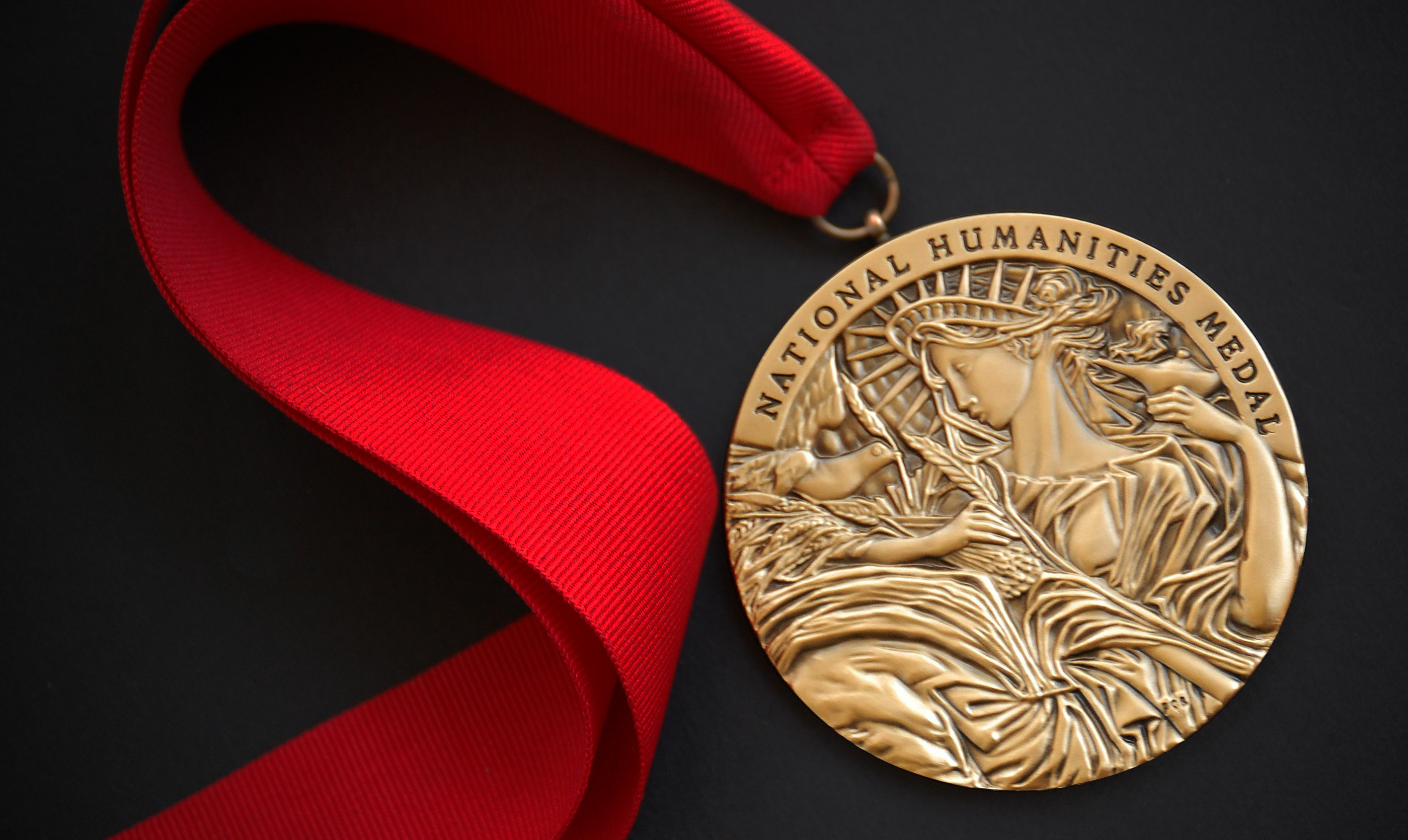 National Humanities, Medal Wallpaper, 2840x1700 HD Desktop