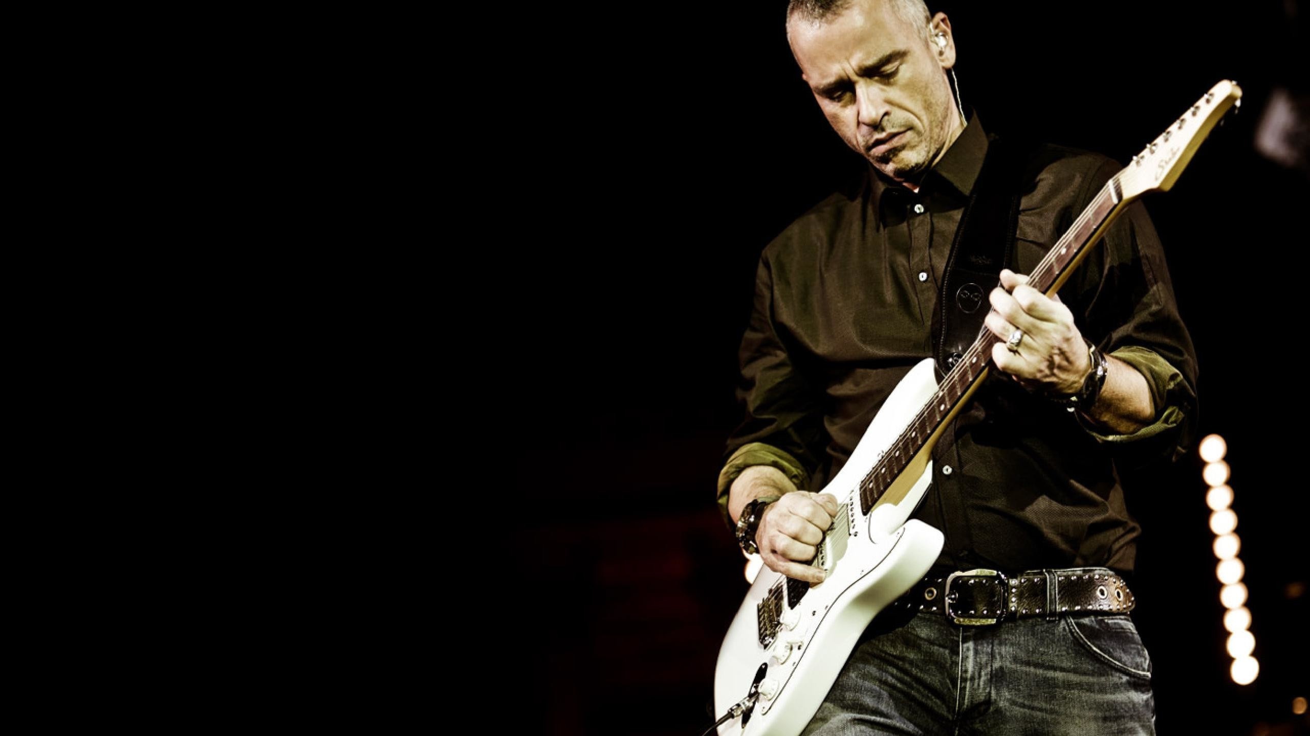 Eros Ramazzotti, Event in Warsaw, 2560x1440 HD Desktop