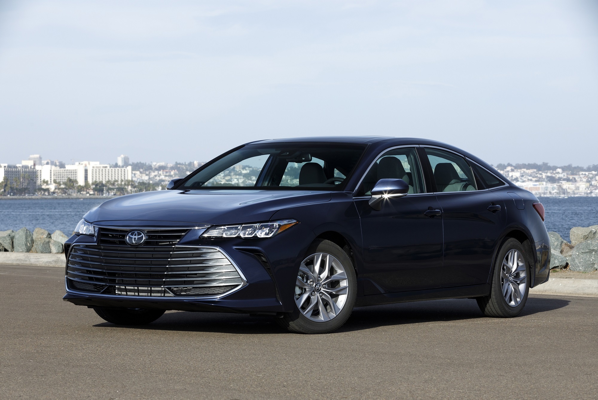 2022 Model, Toyota Avalon Wallpaper, 2000x1340 HD Desktop