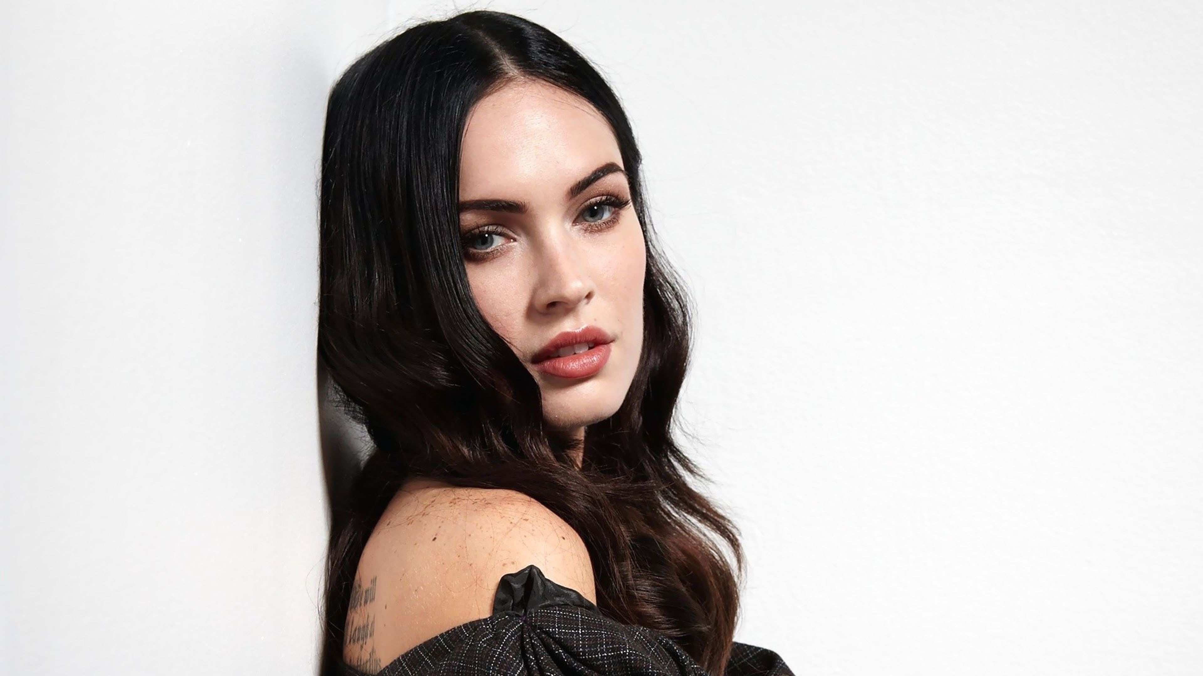 Megan Fox, 44 Wallpaper Bin Northridge, 3840x2160 4K Desktop