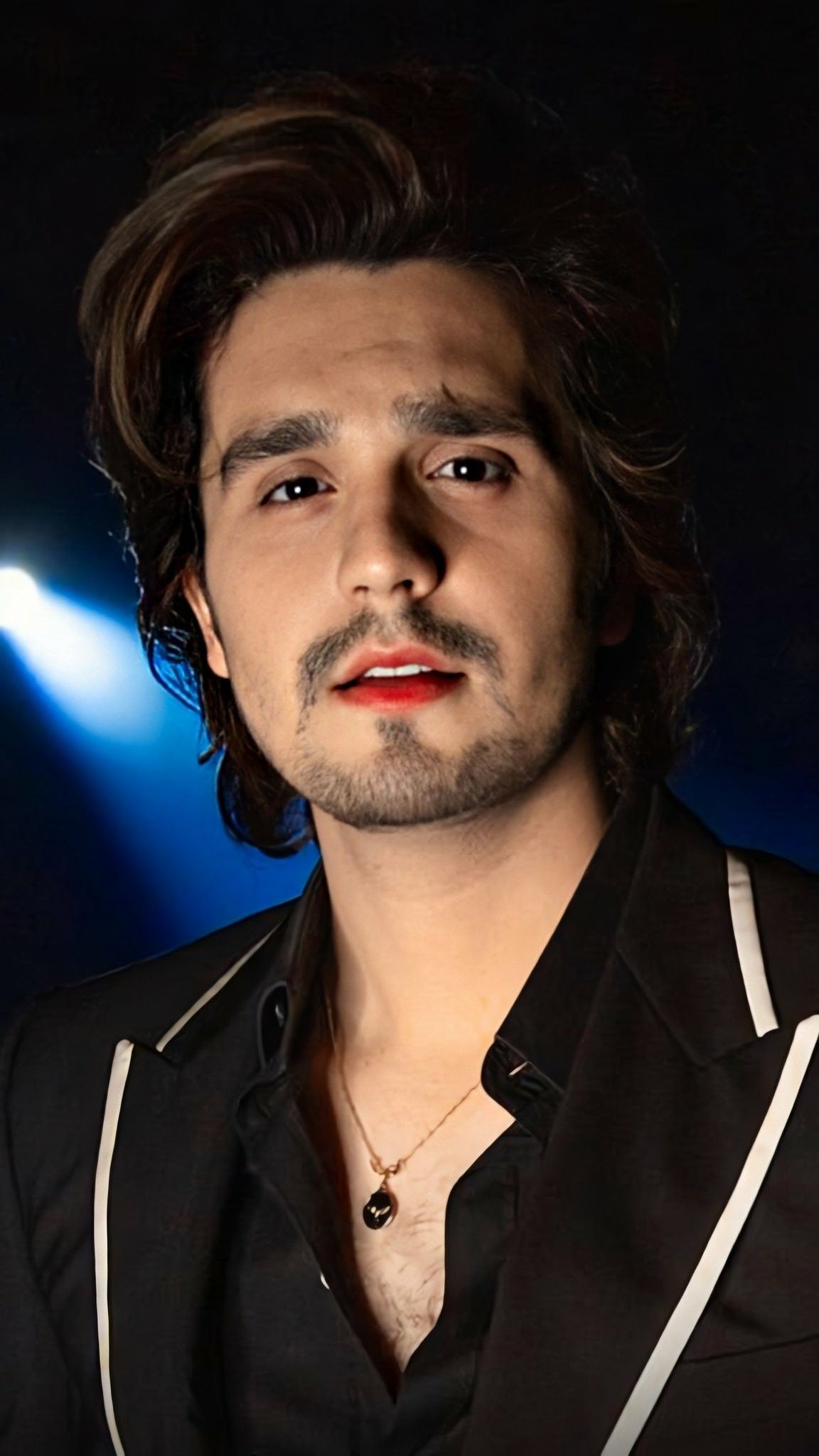 Luan Santana, Captivating vocals, Heartwarming lyrics, Musical inspiration, 1160x2050 HD Phone