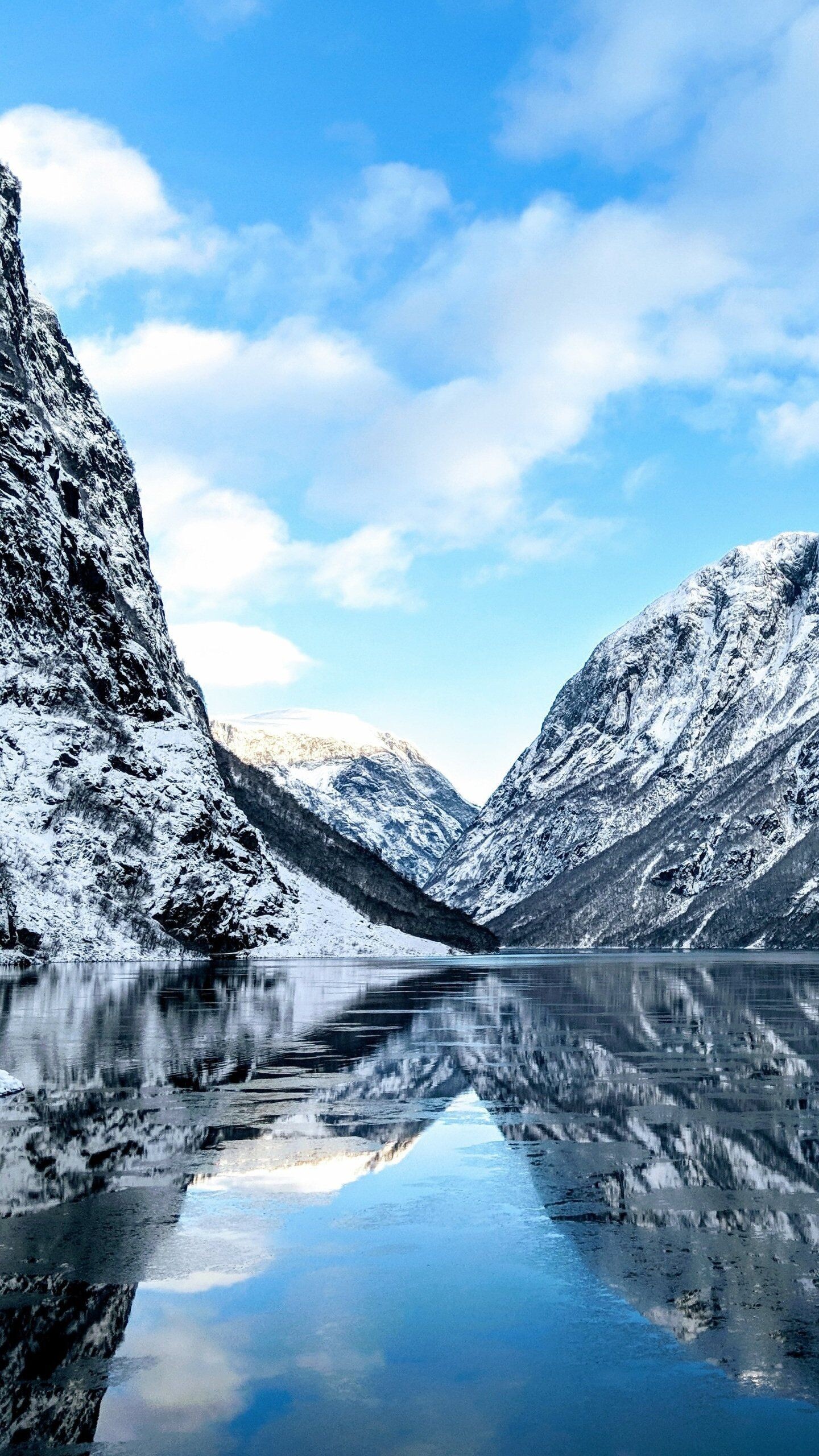 Norwegian charm, Winter wonderland, Snow-covered peaks, Nordic beauty, 1440x2560 HD Phone