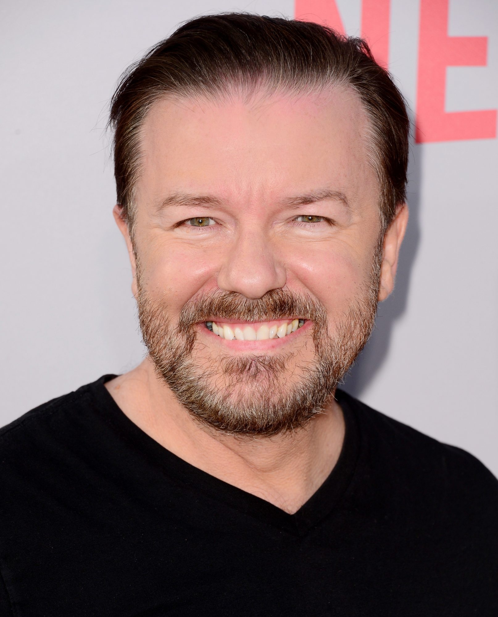 Ricky Gervais, Annual Golden Globe Awards, Host announcement, Stylish appearance, 1620x2000 HD Phone