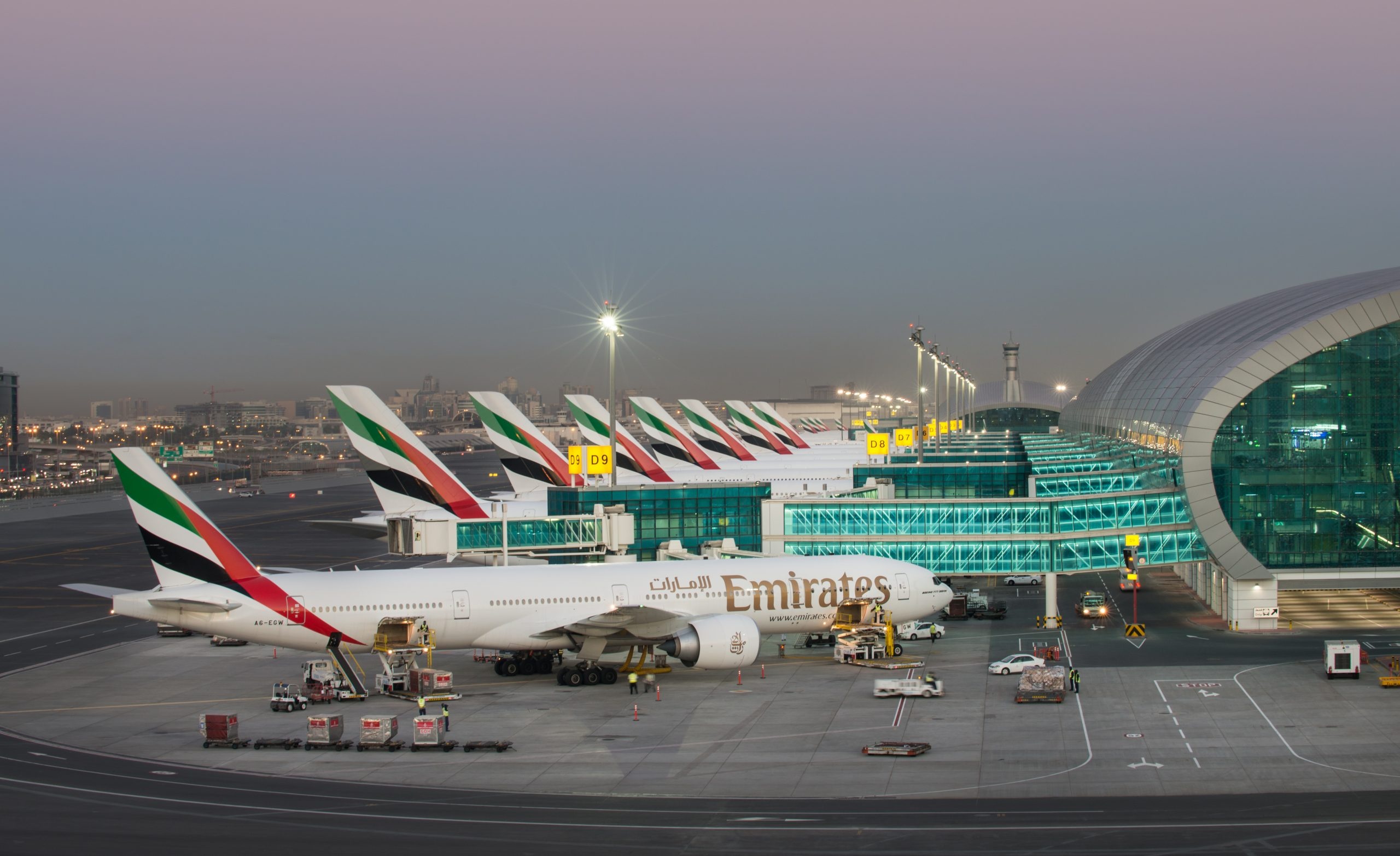 ​Emirates, Dubai International Airport Wallpaper, 2560x1570 HD Desktop