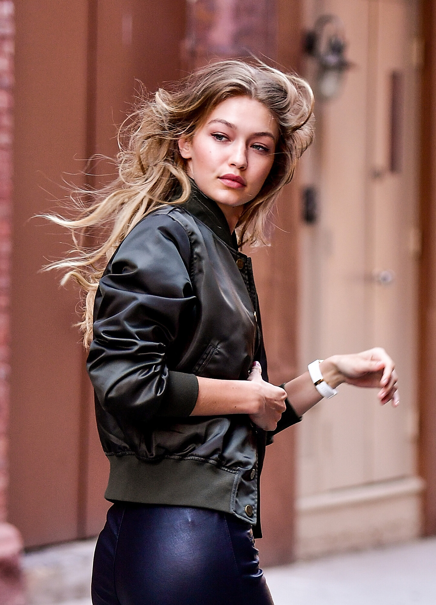 Gigi Hadid, Fashion model, Celebrity, Samsung Galaxy S8, 1440x2000 HD Phone