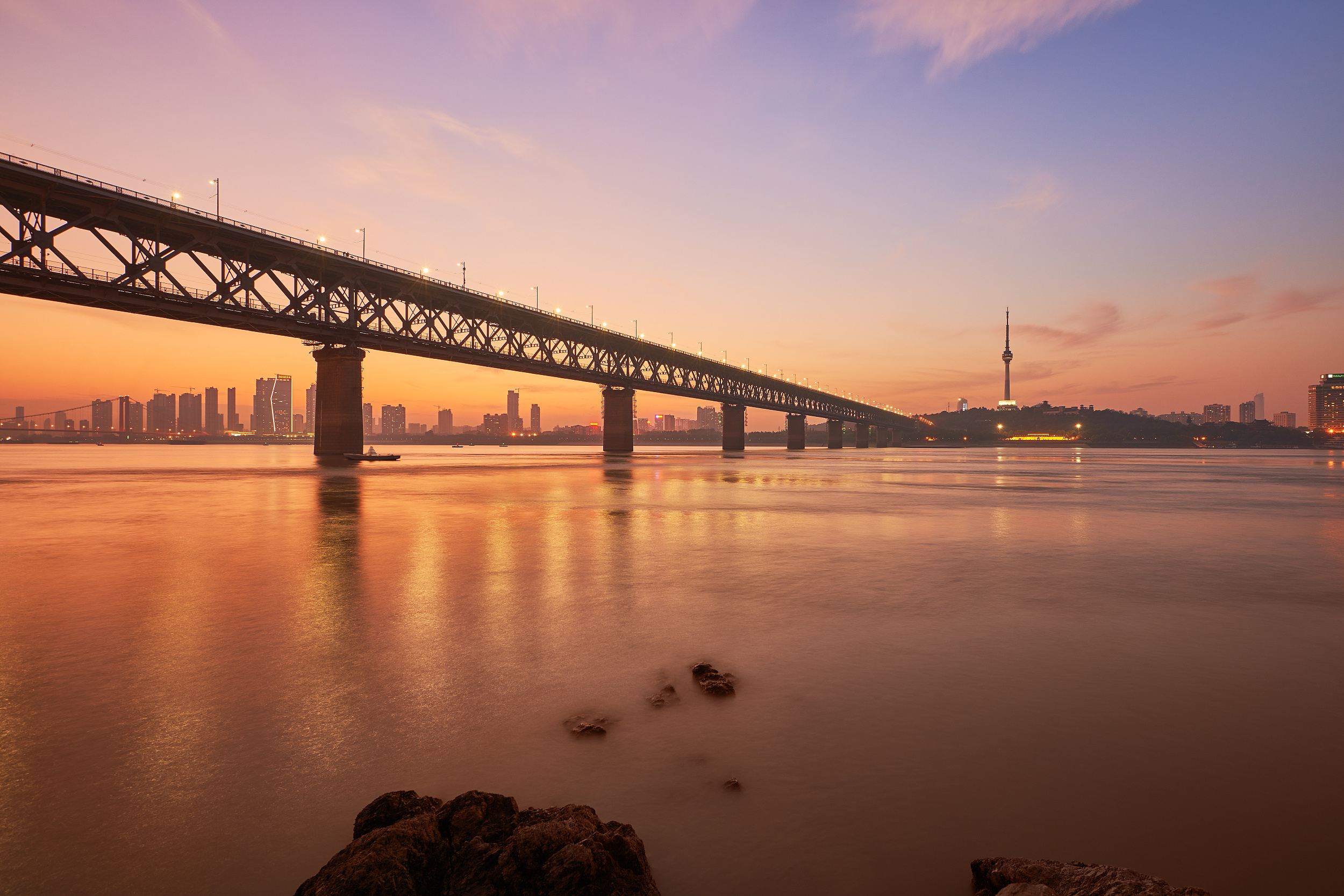 The Yangtze, Wuhan monument, Attractions reviews, Transportation discounts, 2500x1670 HD Desktop