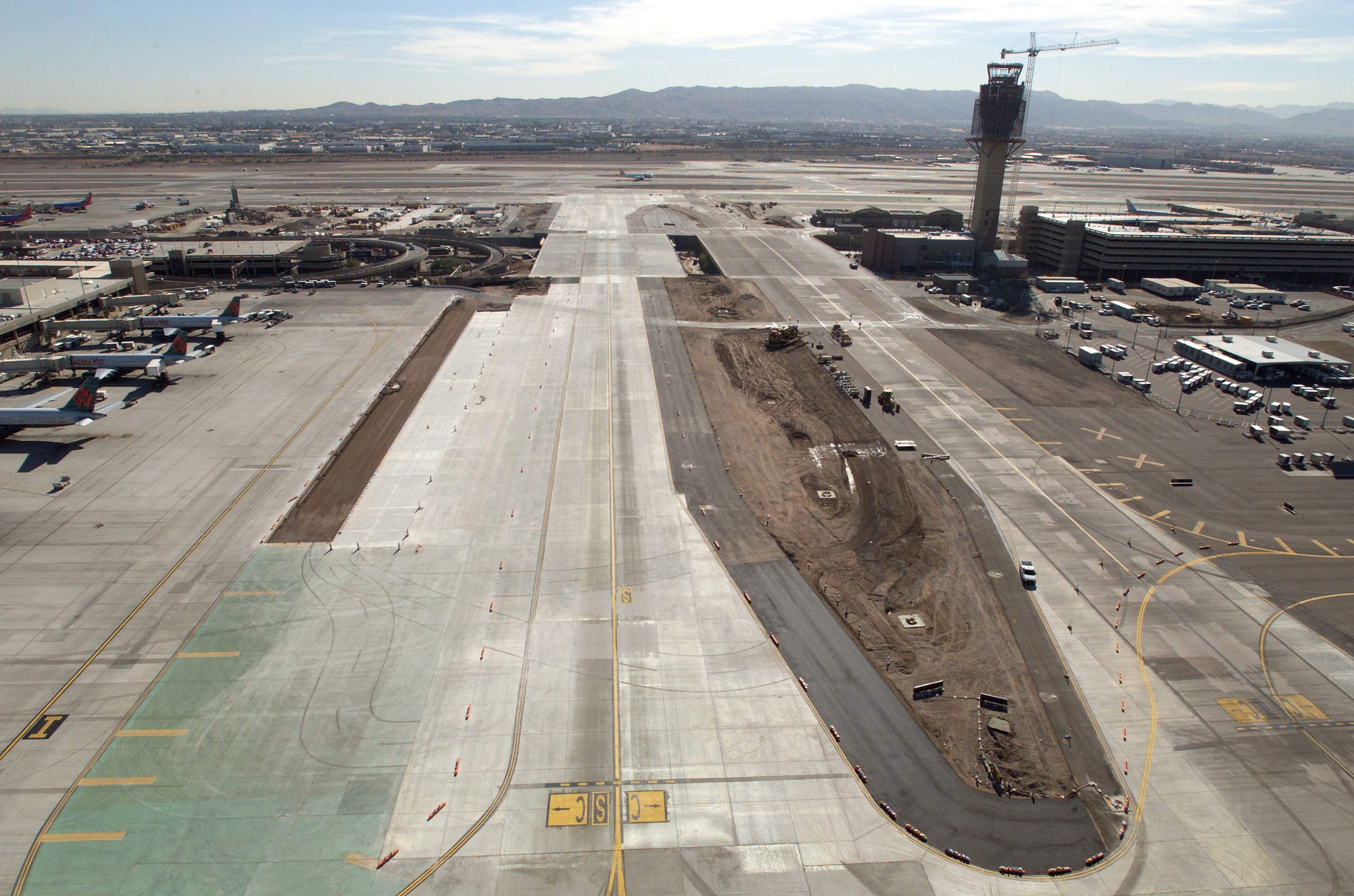 Sky Harbor International Airport, Taxiway reconstruction, Bridge construction, Kiewit Corporation, 2560x1700 HD Desktop