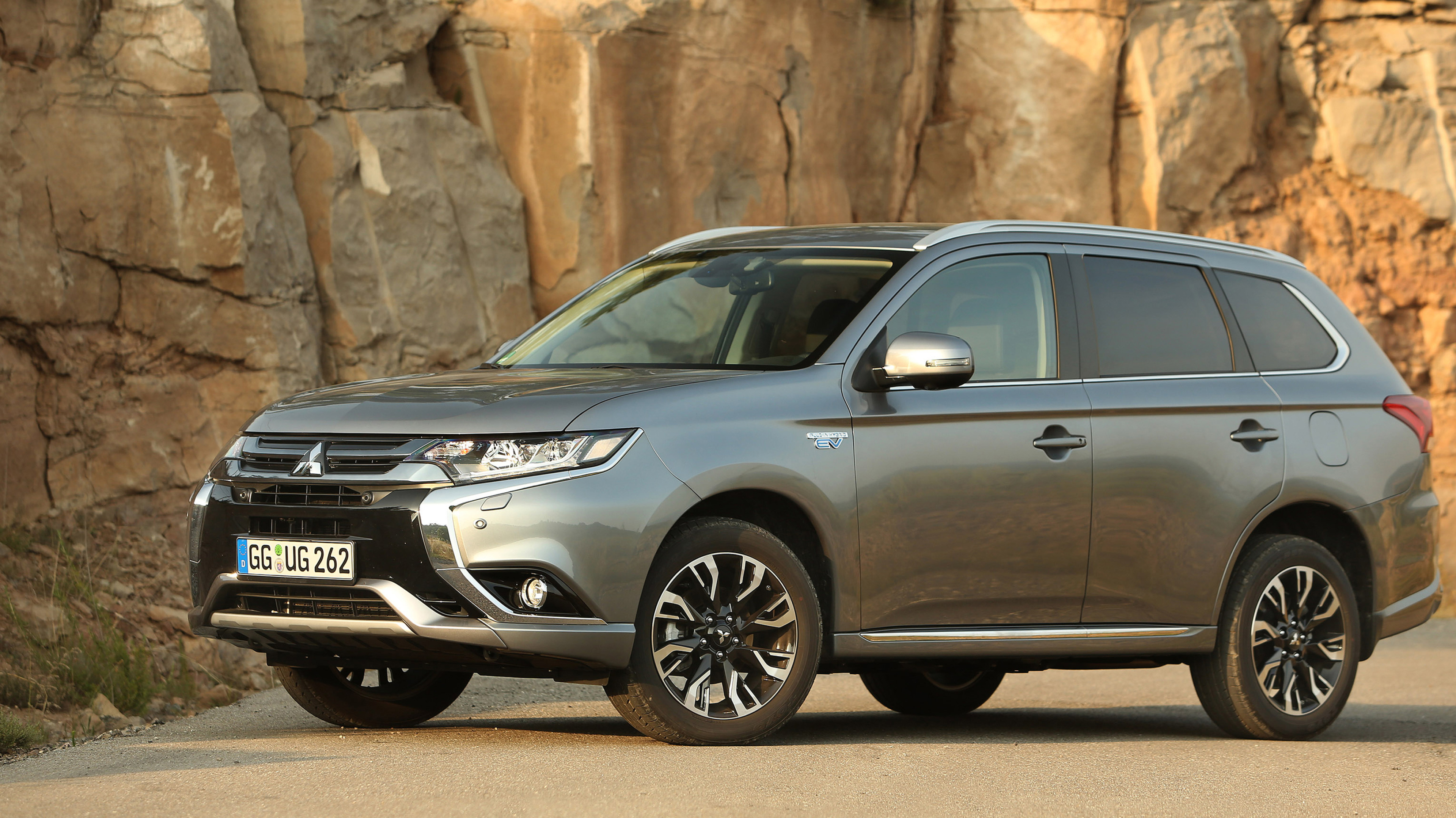 PHEV 2015, Mitsubishi Outlander Wallpaper, 3840x2160 4K Desktop