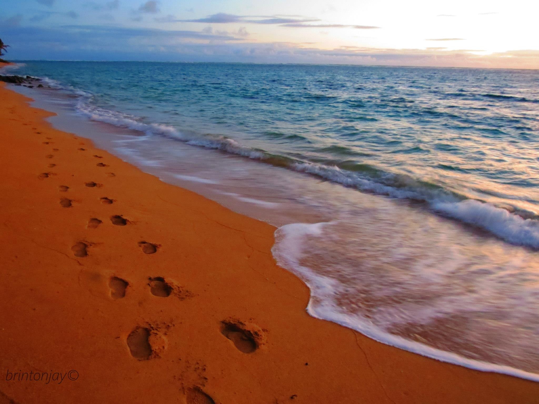 Footprints in the sand wallpapers, 2050x1540 HD Desktop