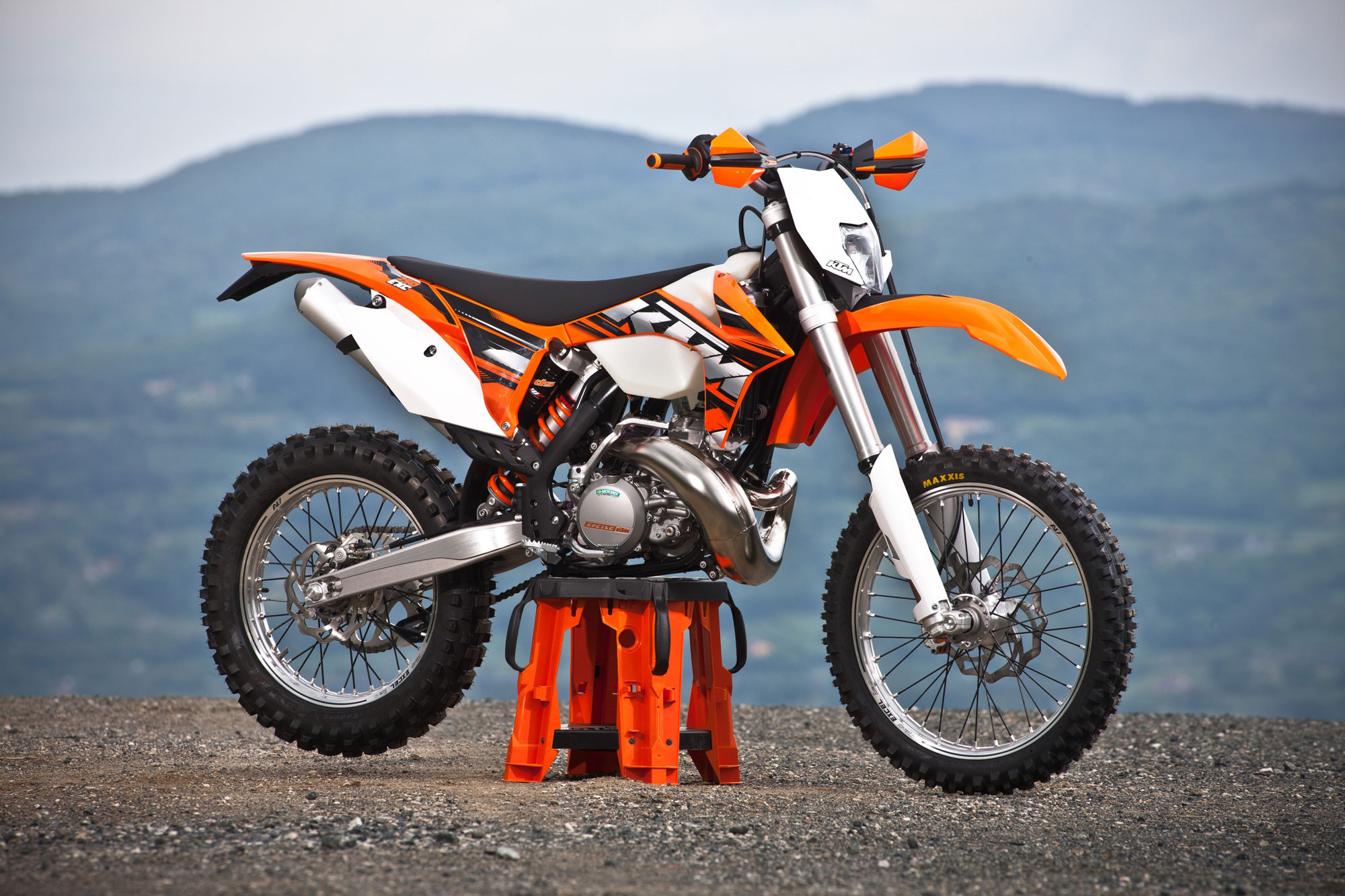 KTM 250 EXC, Sleek orange beauty, Off-road marvel, Pure performance, 2000x1340 HD Desktop