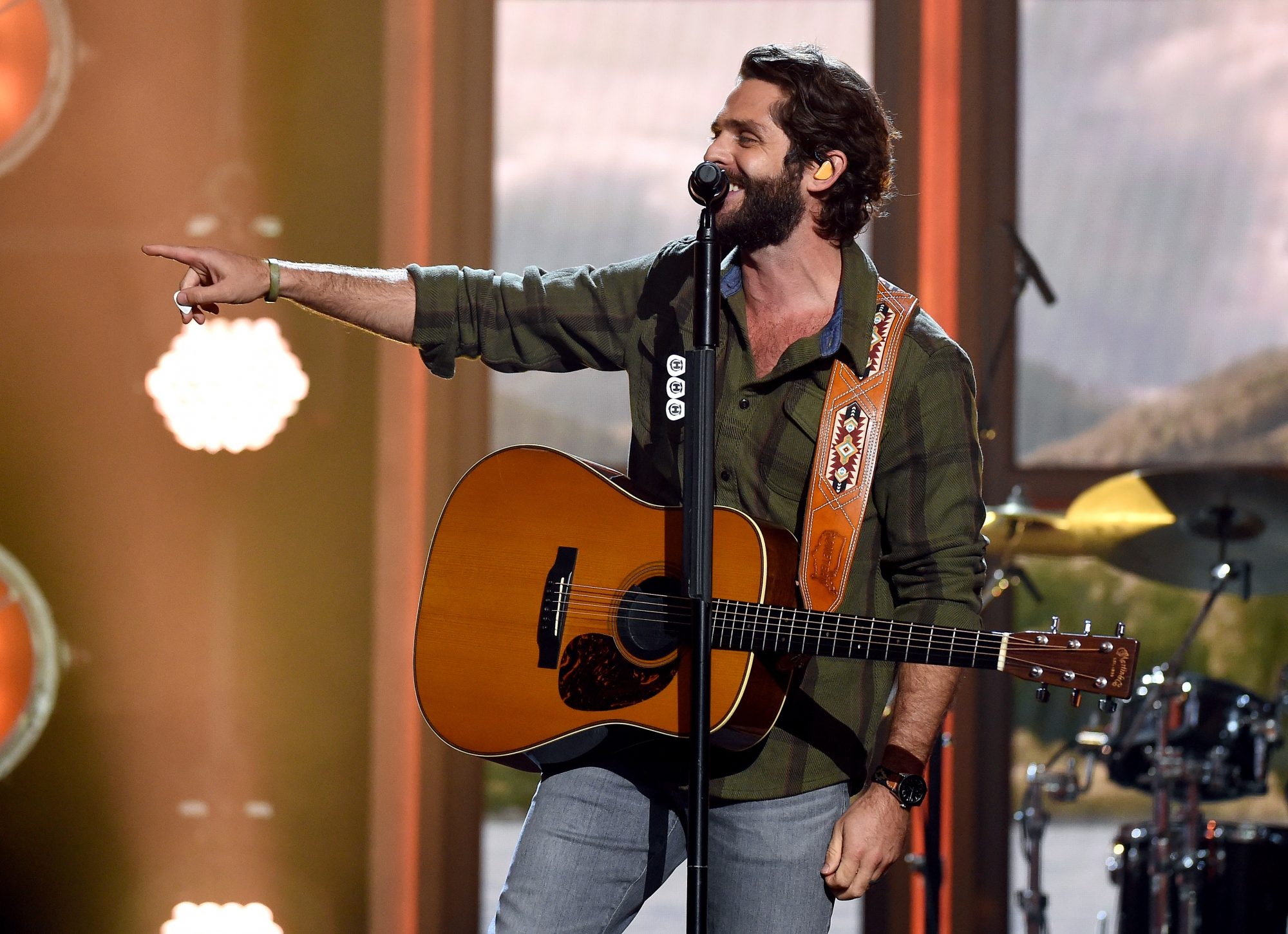 Thomas Rhett Music, Silver Lining of the Year, Big Machine Label Group, 2000x1460 HD Desktop