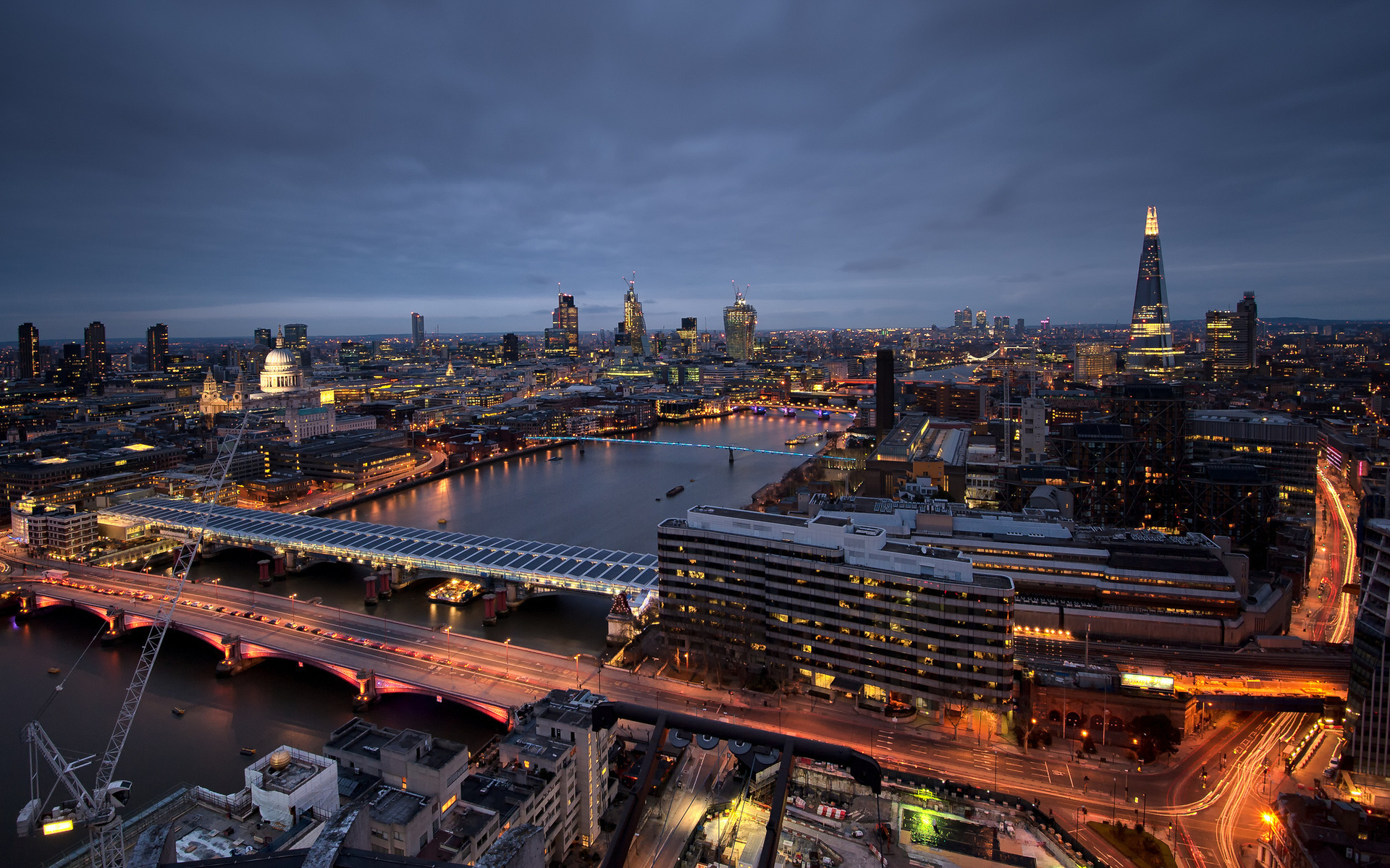 London Christmas, Festive atmosphere, Holiday decorations, Seasonal charm, 1920x1200 HD Desktop