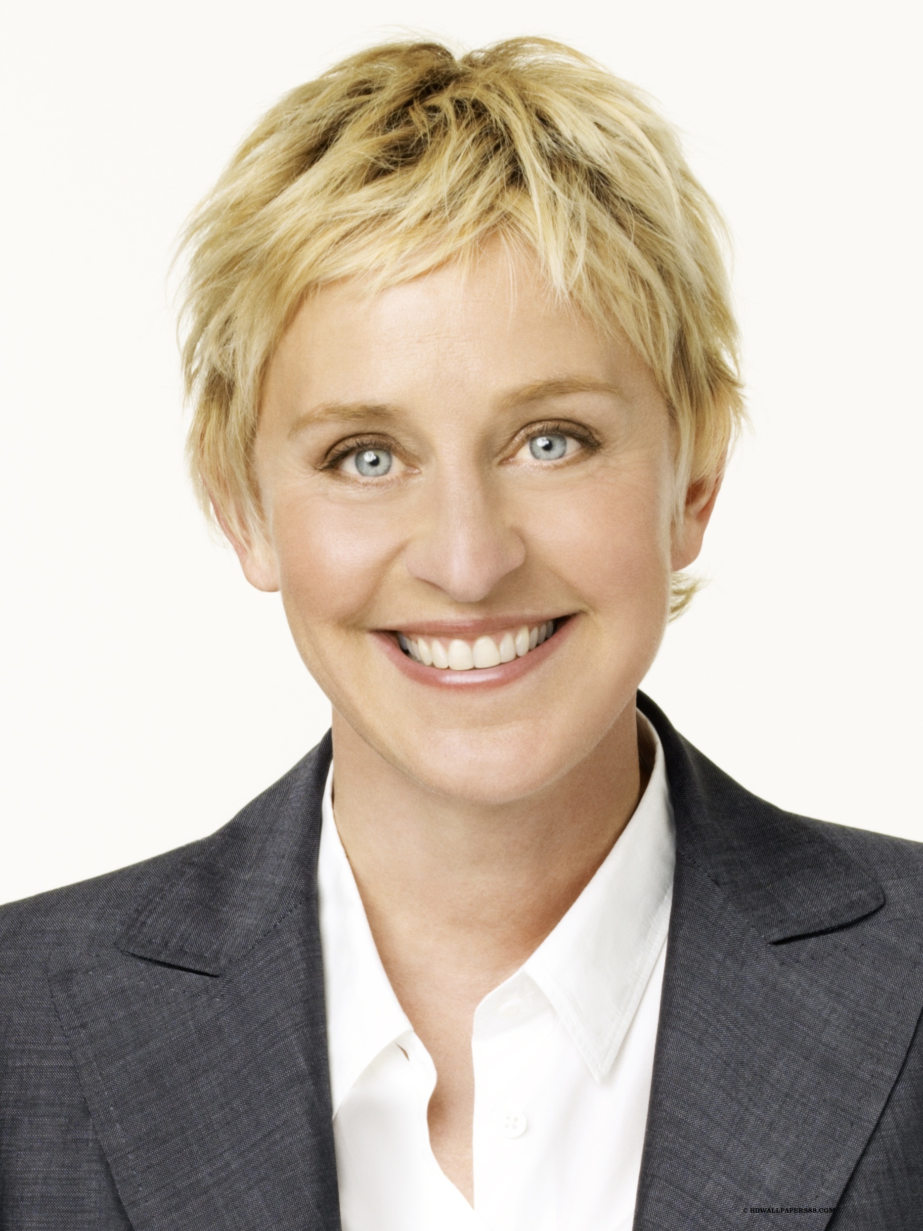 Ellen DeGeneres, American comedian, TV host, Actress, 1870x2490 HD Phone