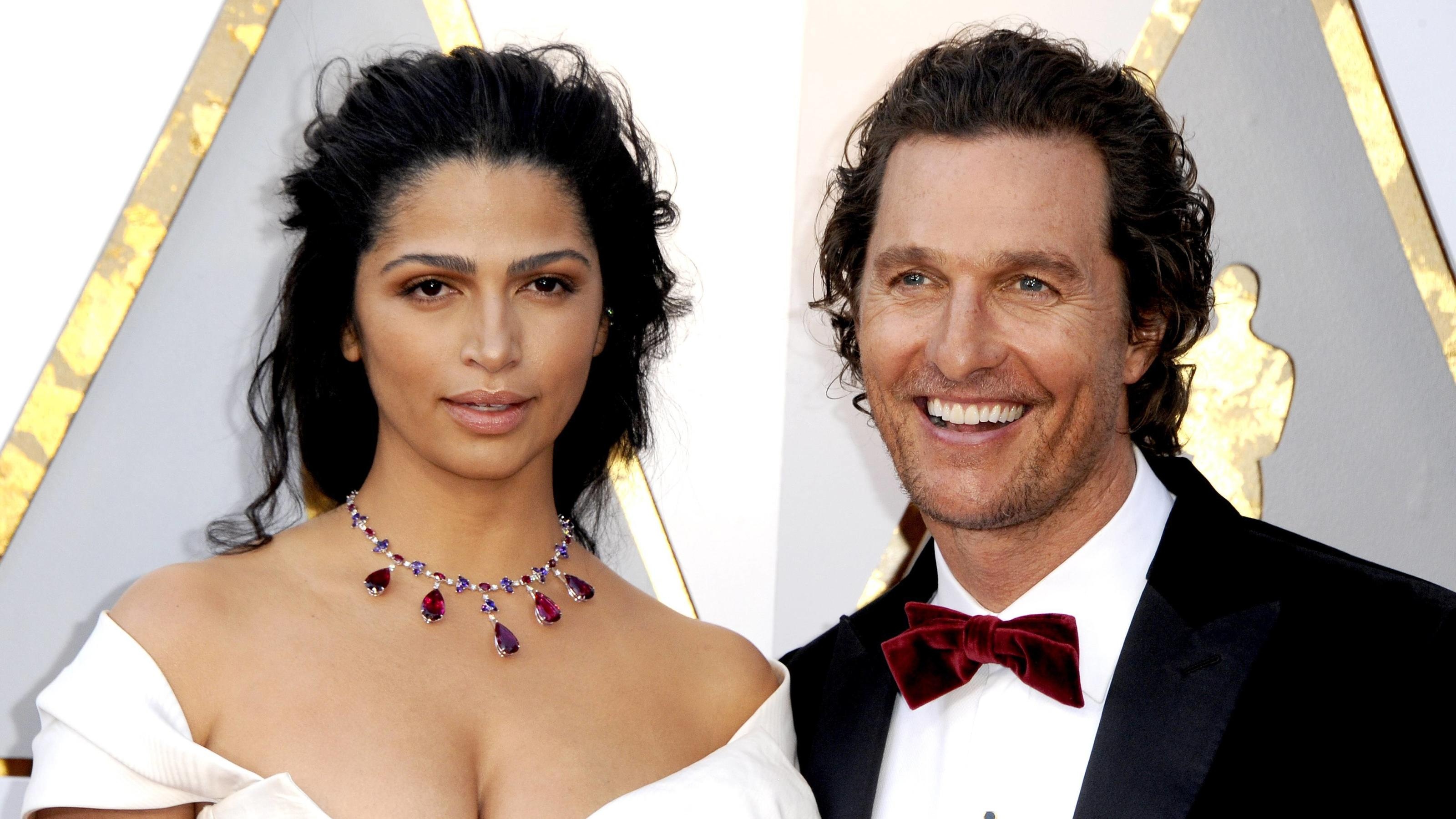 Camila Alves, Romantic first meeting, Matthew McConaughey, So romantisch war, 3200x1800 HD Desktop