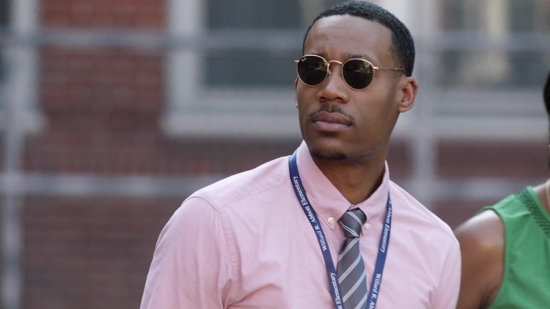 Tyler James Williams, Ray-Ban round metal gold sunglasses, Abbott Elementary, 1920x1080 Full HD Desktop