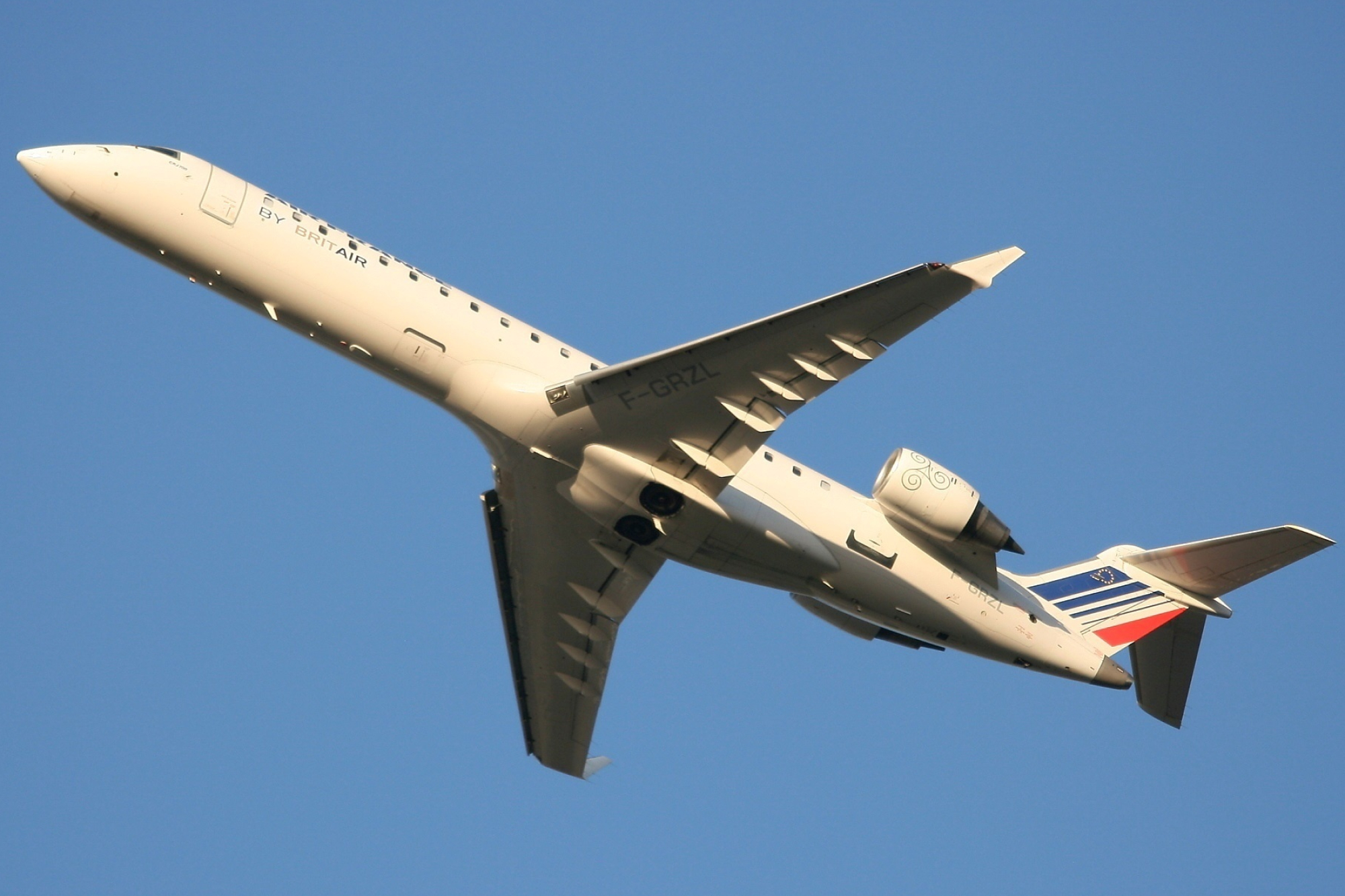 Bombardier CRJ 700, Aircraft F GRZL, Regional jet, Photo by Yves Q, 2000x1340 HD Desktop