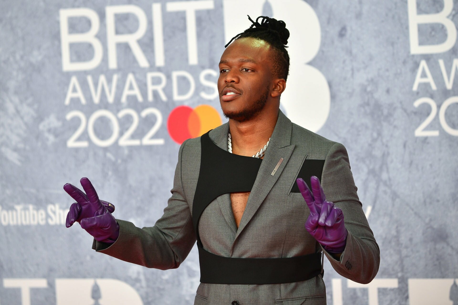 Brit Awards 2022, KSI, Purple gloves, Shoes, 1920x1280 HD Desktop